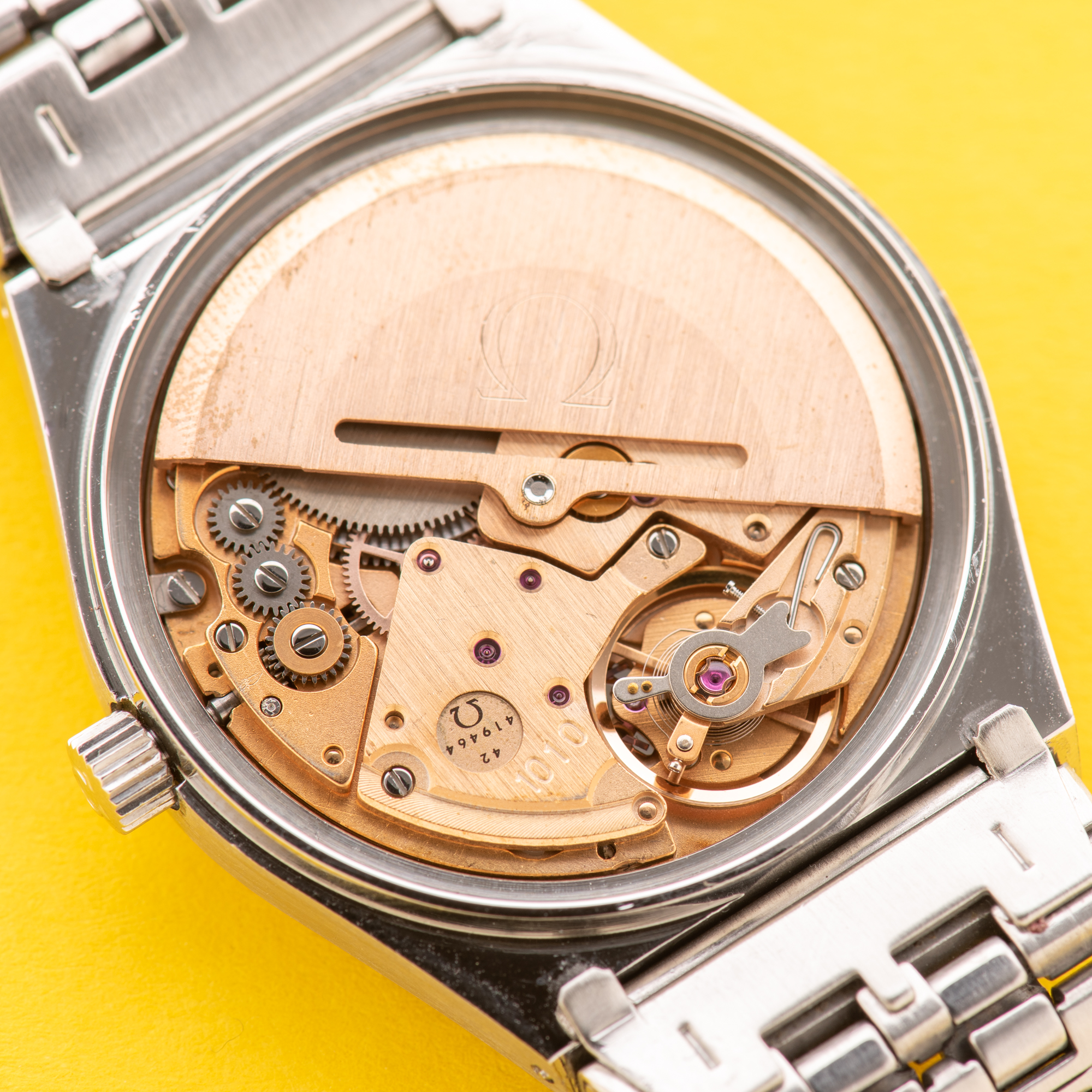 Vue de Omega Seamaster Automatic Date Rare Integrated bracelet from 1979 Réf 366 0265