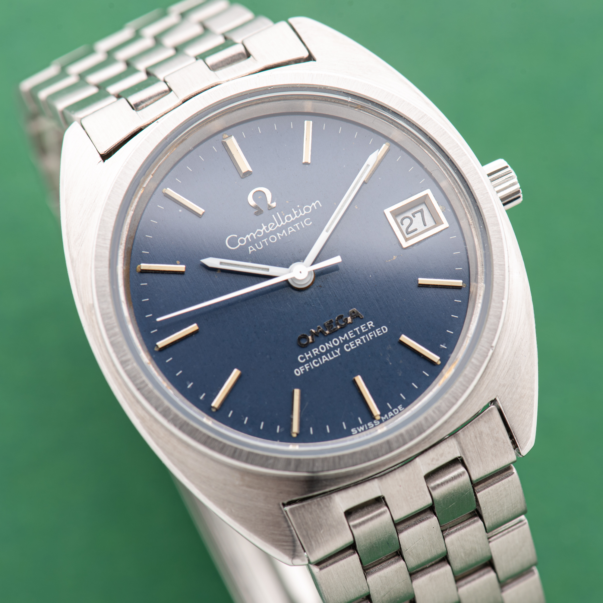 Zicht op Omega Constellation C Shape Japan Market JDM Blue Dial vanaf 1971 Ref 168.0056