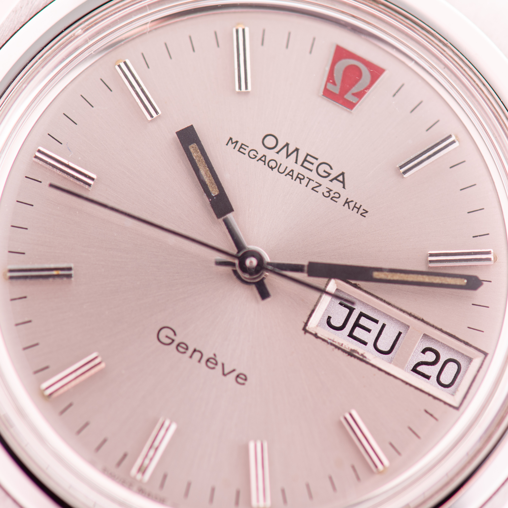 Vue de Omega Genève Megaquartz 32 KHz Day Date Réf 196.0030