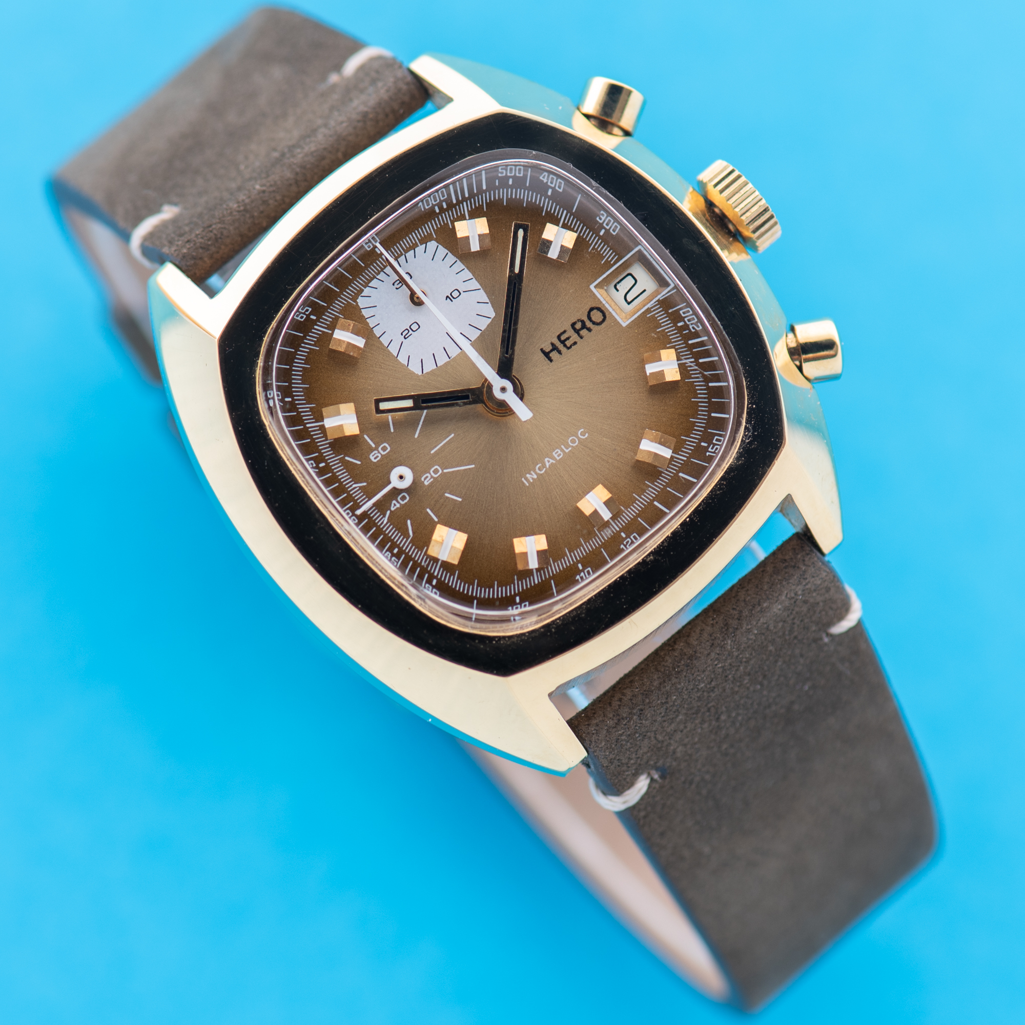 Zicht op Hero chronograph  incabloc New Old Stock valjoux 7765
