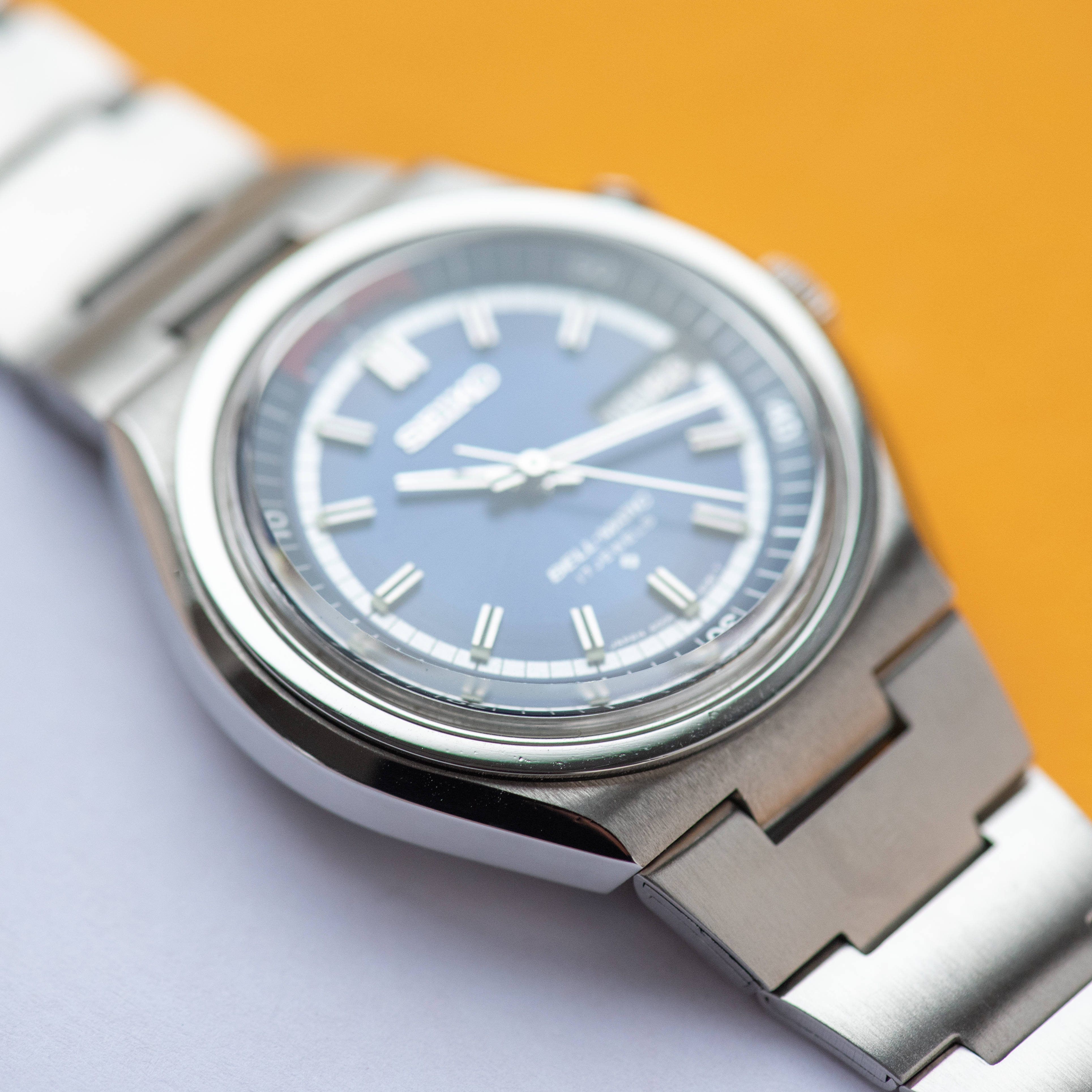 Vue de Seiko Bell-Matic Automatic 17 Jewels Day Date Alarm Réf 4006-6040