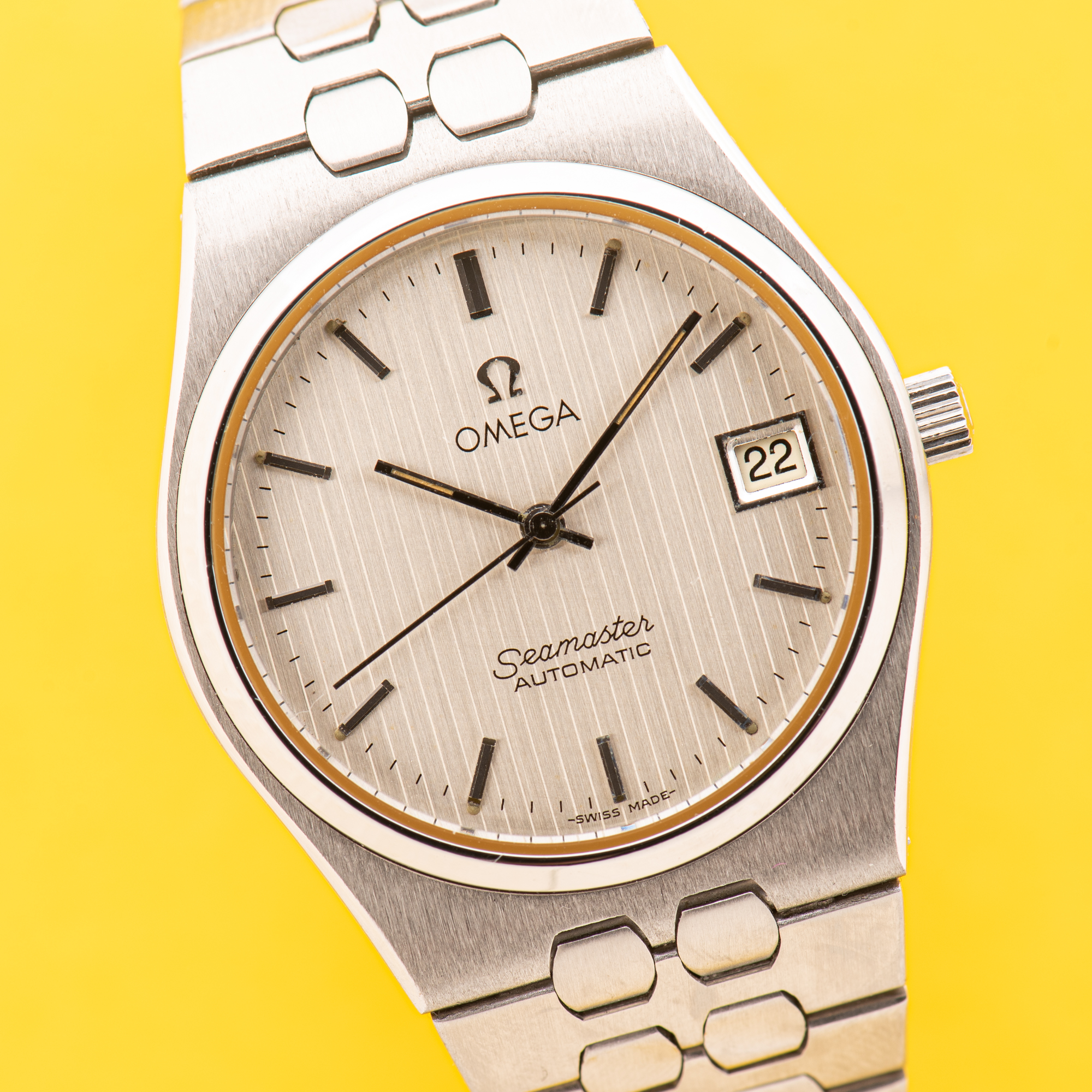 Vue de Omega Seamaster Automatic Date Rare Integrated bracelet from 1979 Réf 366 0265