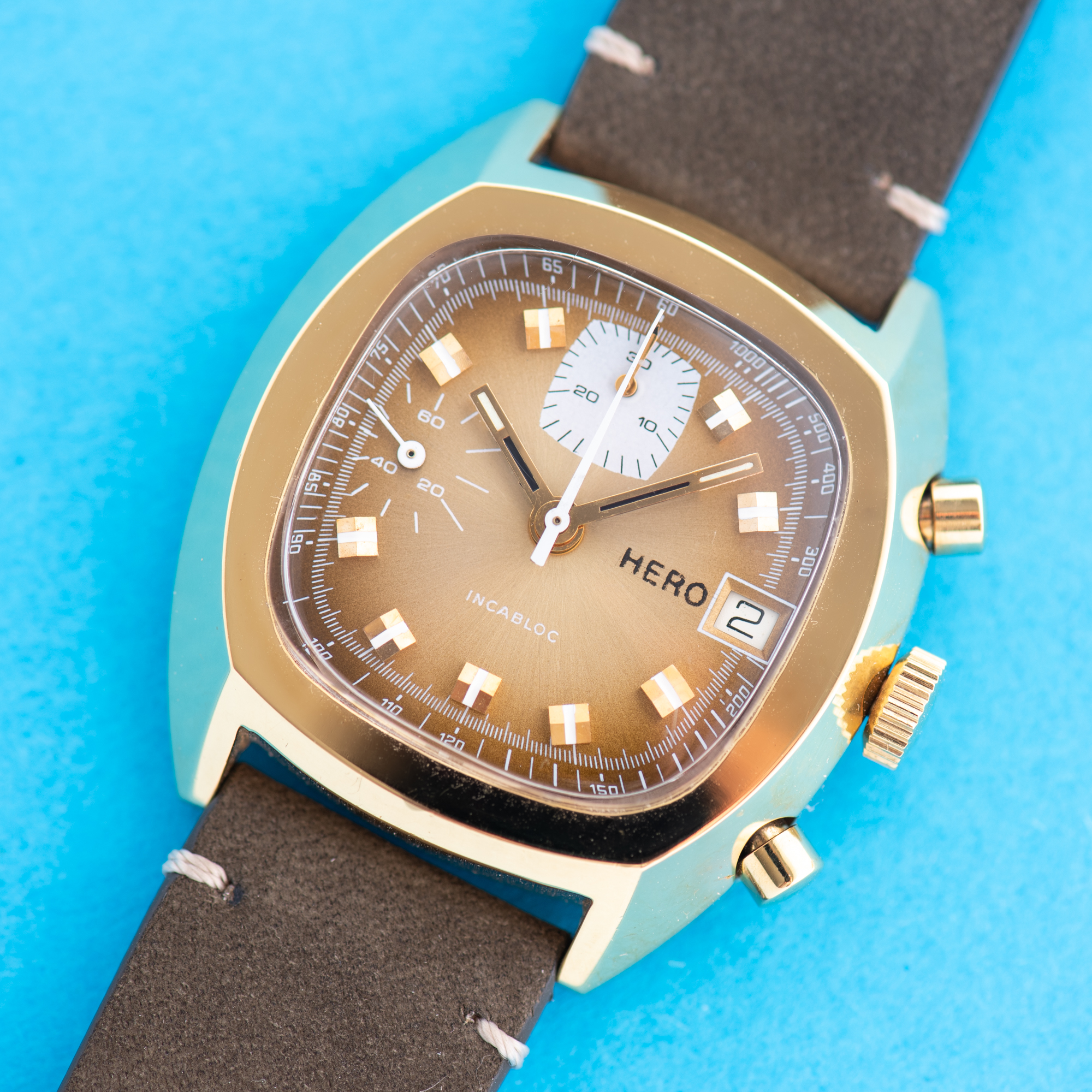 Zicht op Hero chronograph  incabloc New Old Stock valjoux 7765