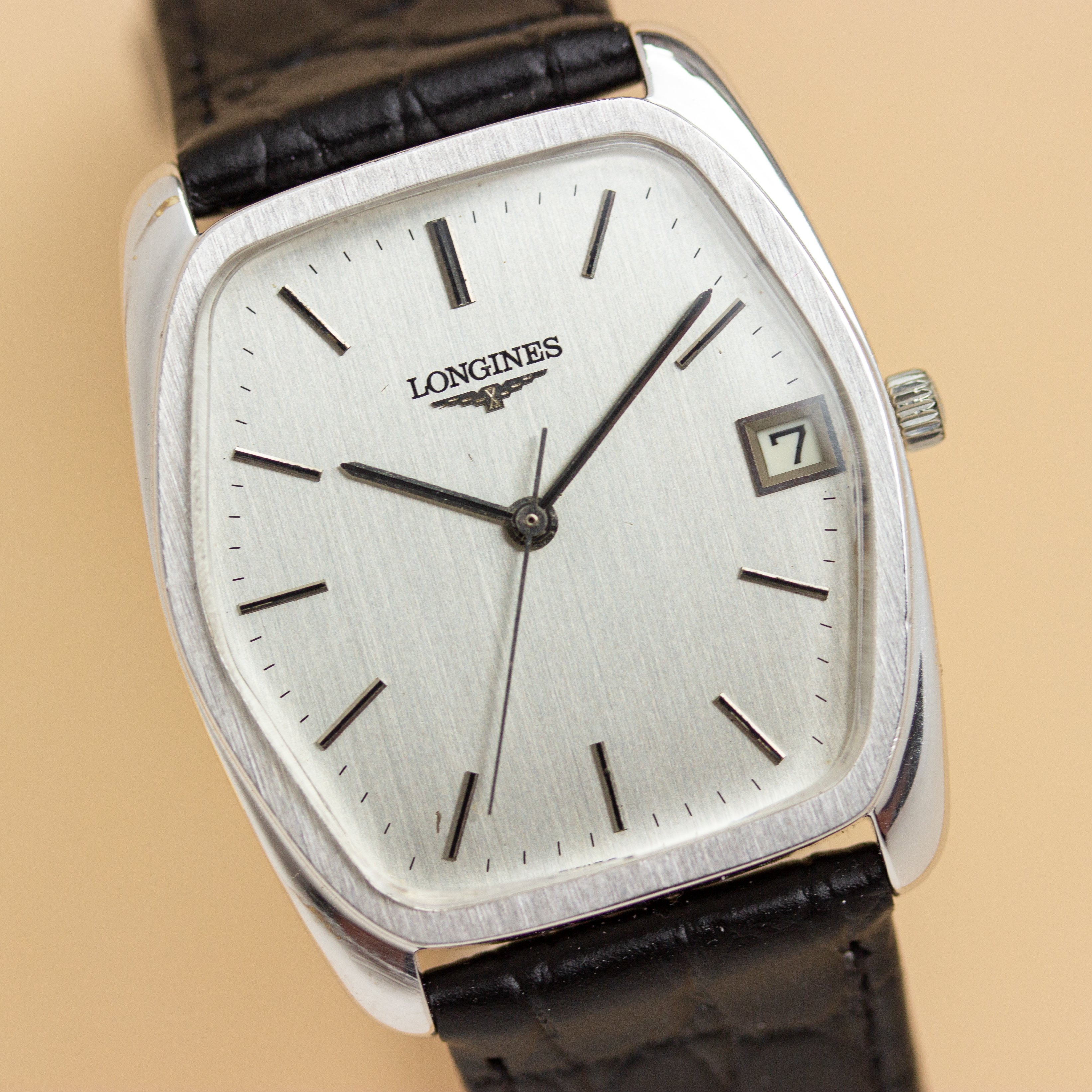 Zicht op Longines Hexagon Datum Dress Centre Seconds Ref 866 1062 2 cal 6952