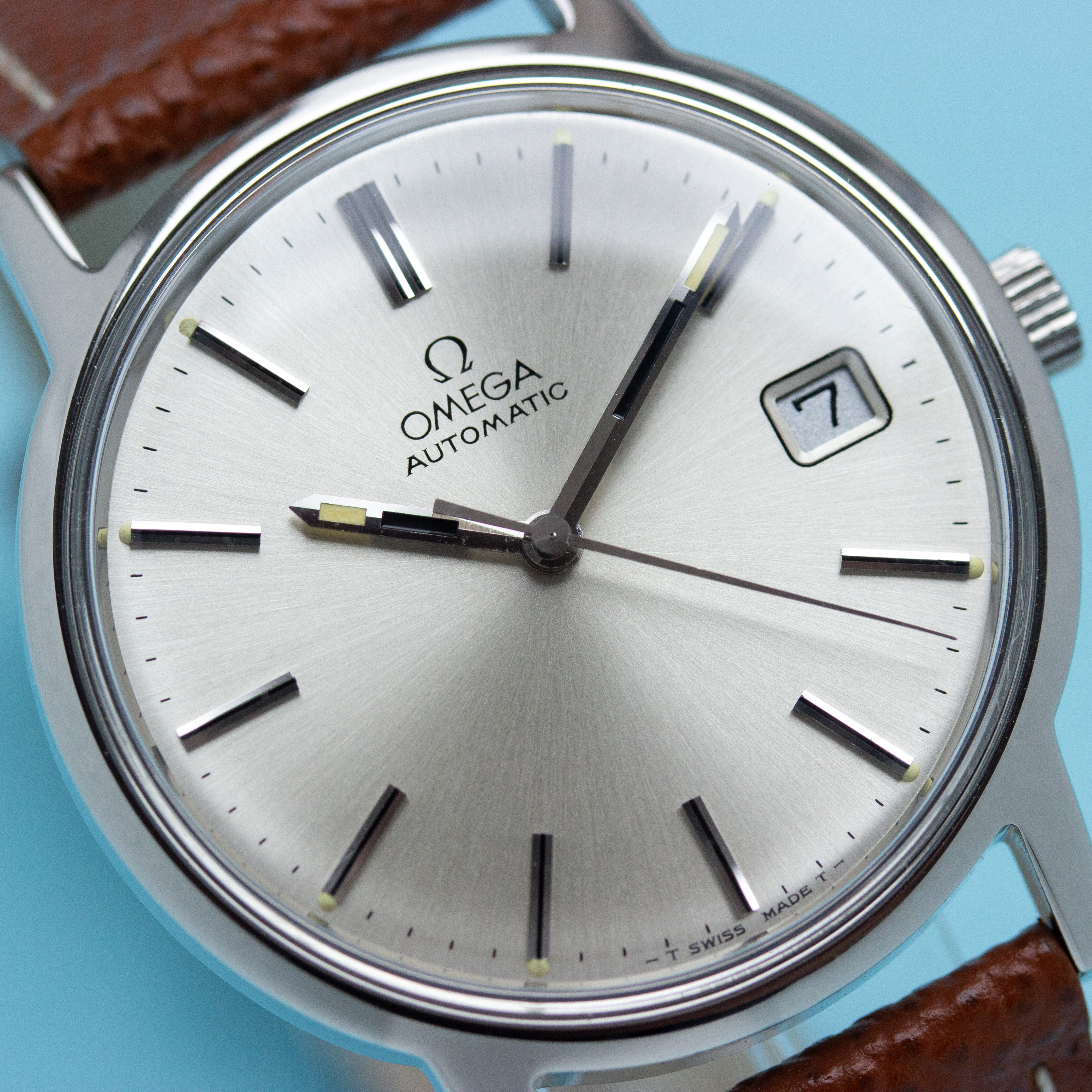 Vue de Omega Automatic Date Réf 166.0163 Rare Boiter HF Hugine Freres