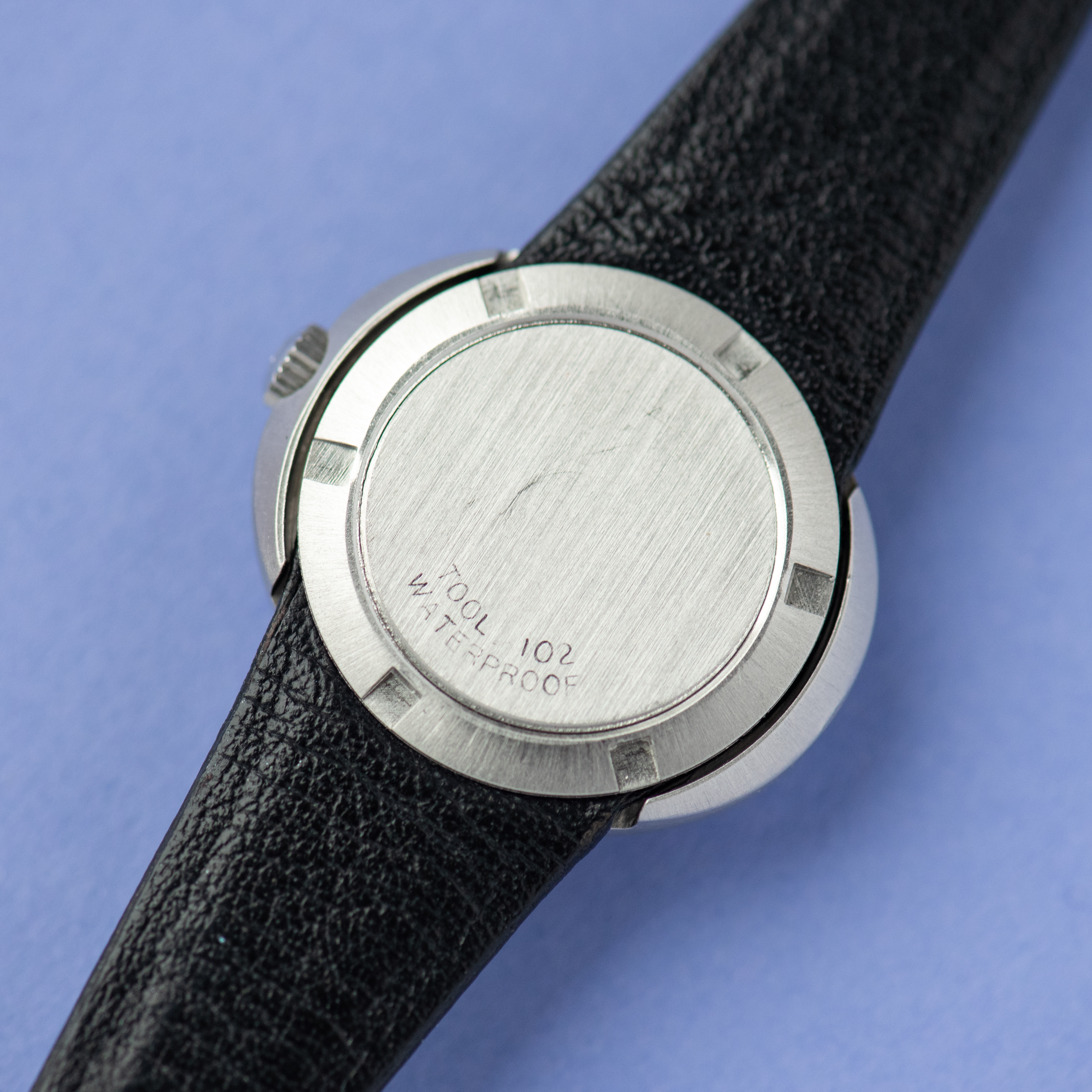 Zicht op Omega Genève Dynamic Date Blue Réf 566.015