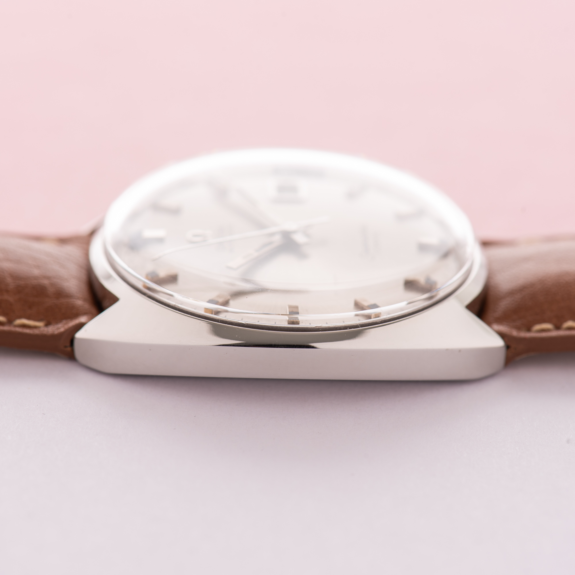 Vue de Omega Seamaster cosmic réf 166.026 cal 565