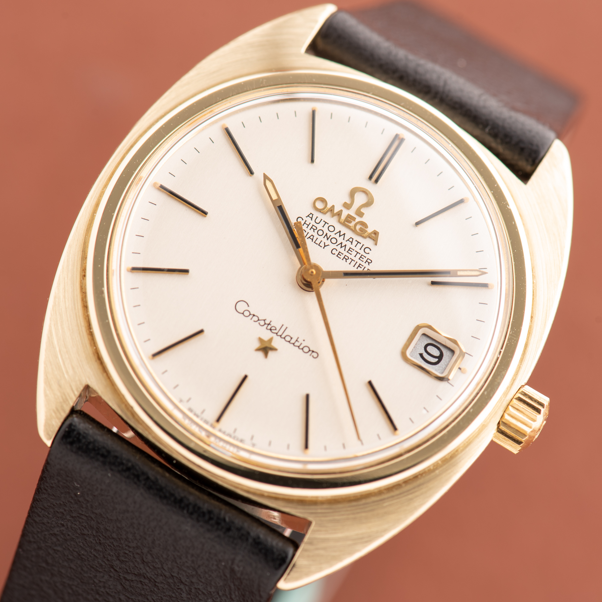 Vue de Omega Constellation Chronometer C-shape 14K Gold capped from 1966 Réf 168.017