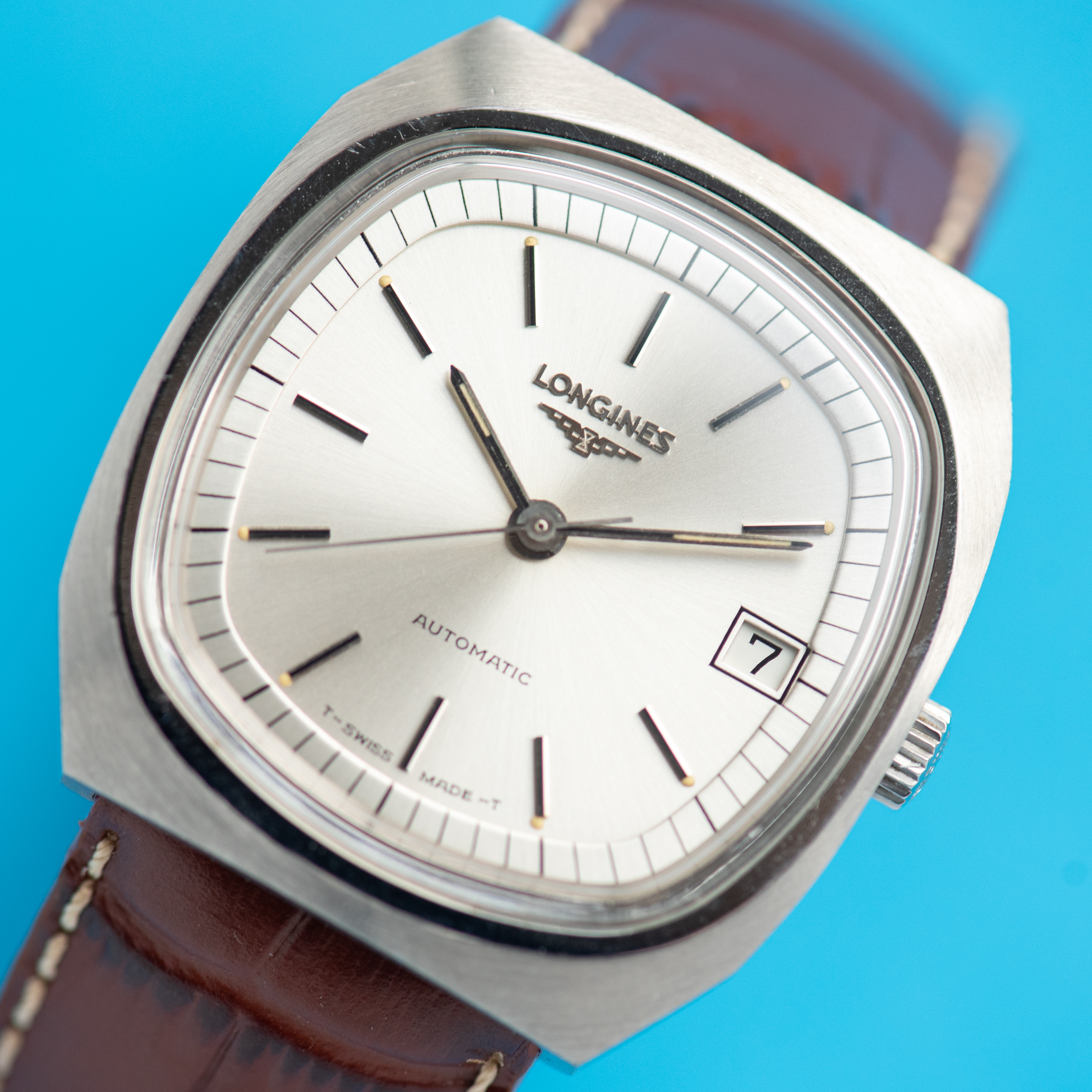 View of Longines Automatic Date Elegant Big Réf 2365 1970s