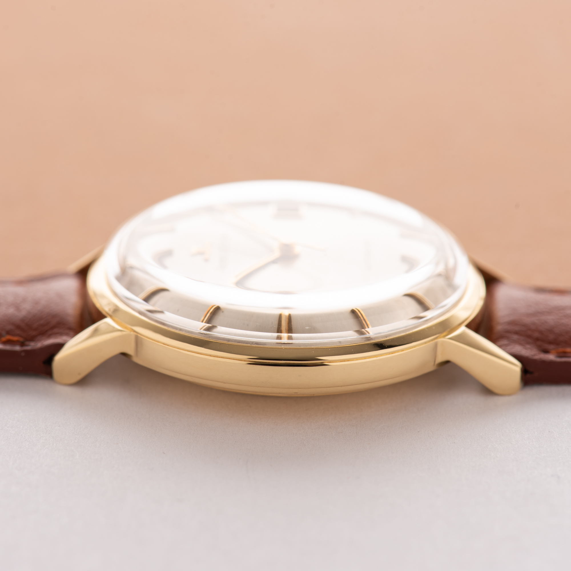 Vue de Jaeger LeCoultre Dress Watch Automatic 18K  Réf 393 K881