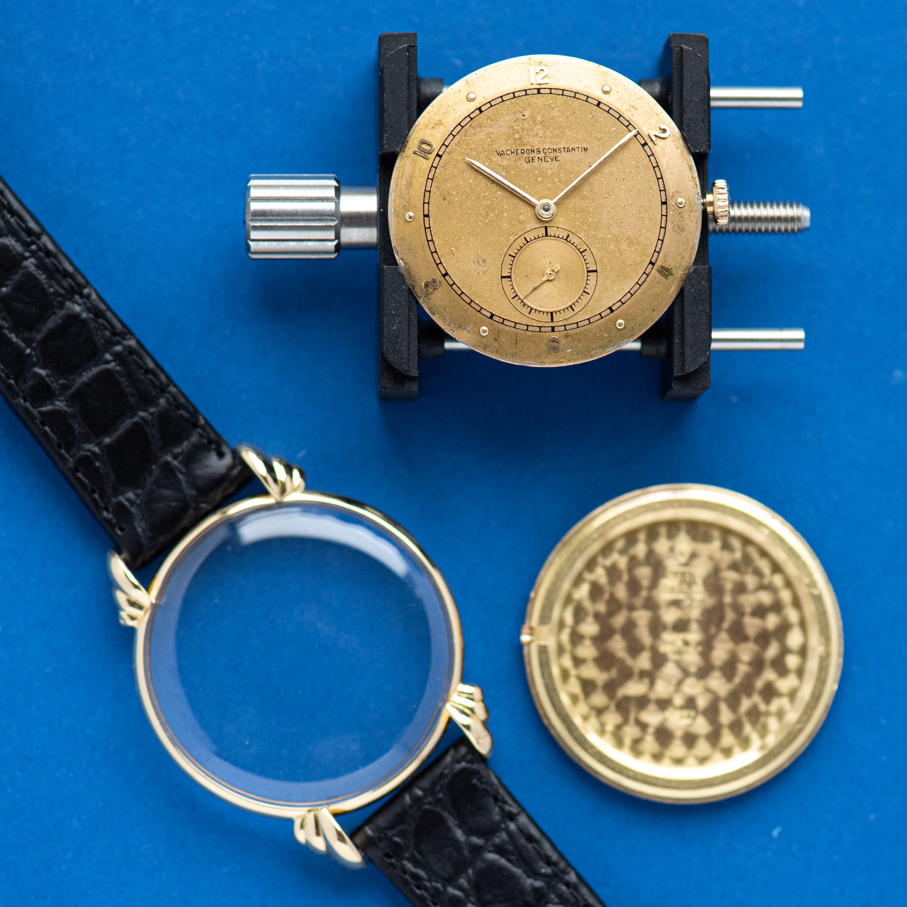 Vue de Vacheron Constantin Oversize Dress Watch Fancy Shell Teardrop Lugs Réf 4322 18K
