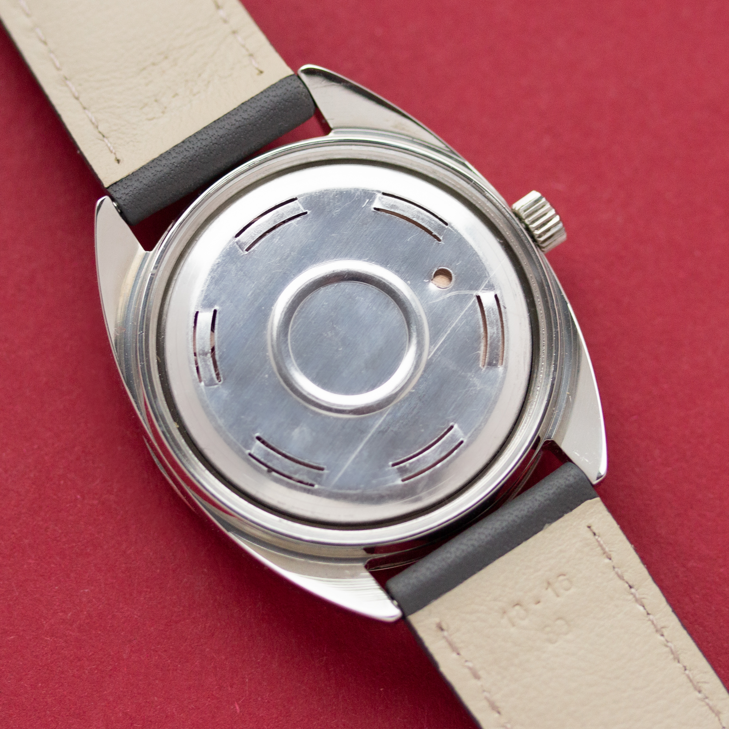 Vue de Omega Ranchero Automatic Date Belgian market Réf 166.0218