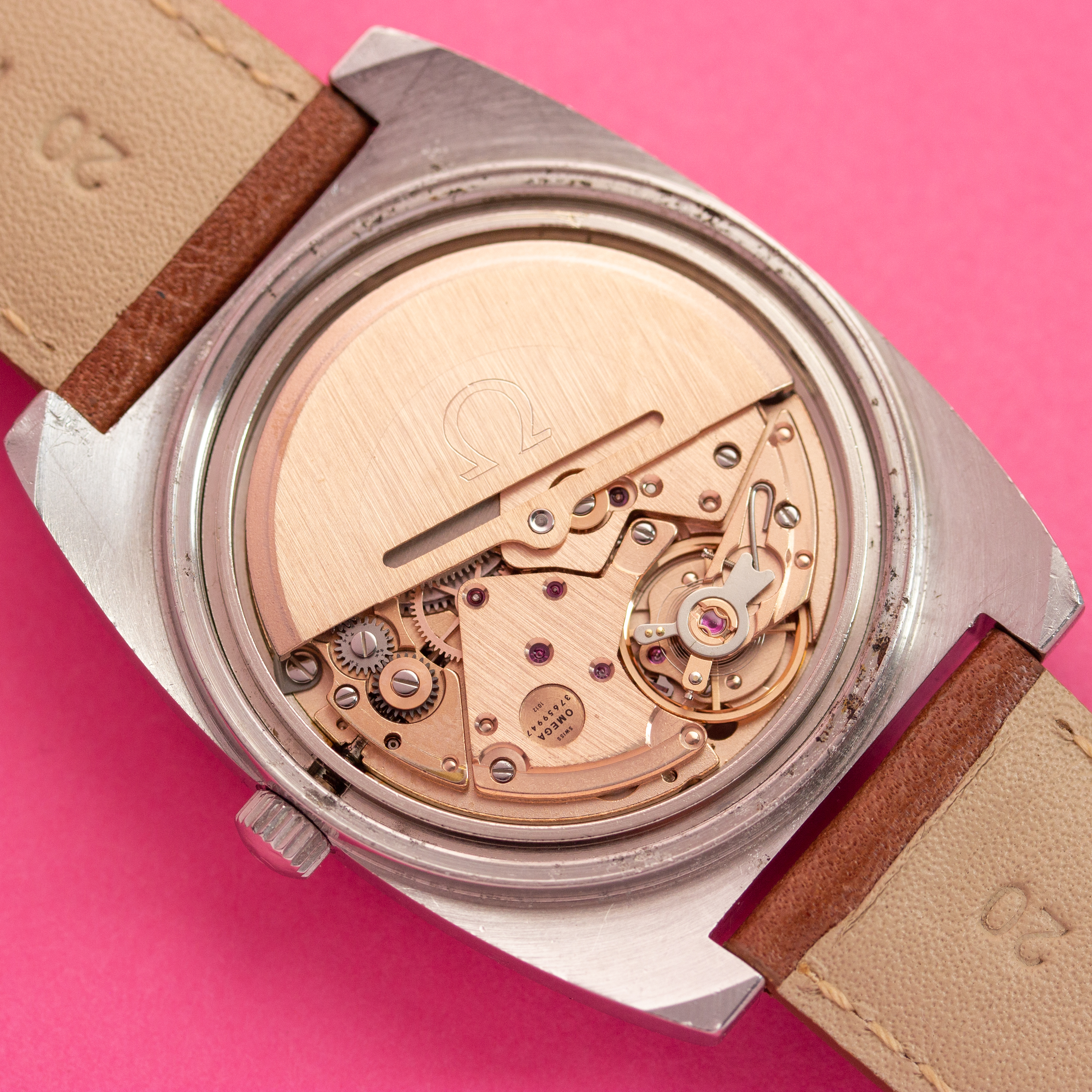 Vue de Omega Genève Automatic Date Square TV réf 166.0190 Year 1973