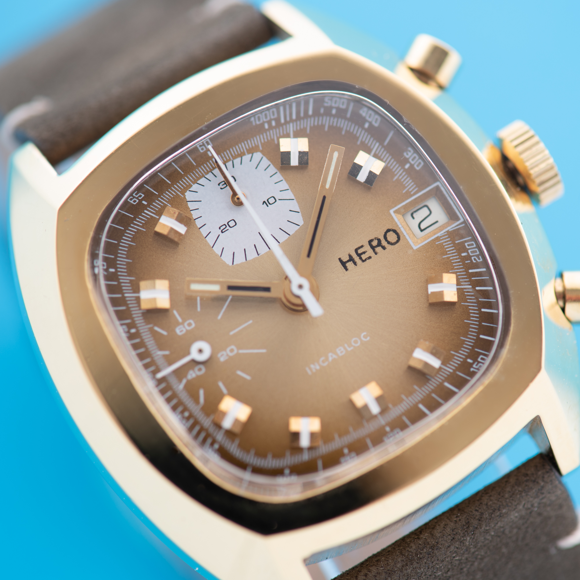 Zicht op Hero chronograph  incabloc New Old Stock valjoux 7765