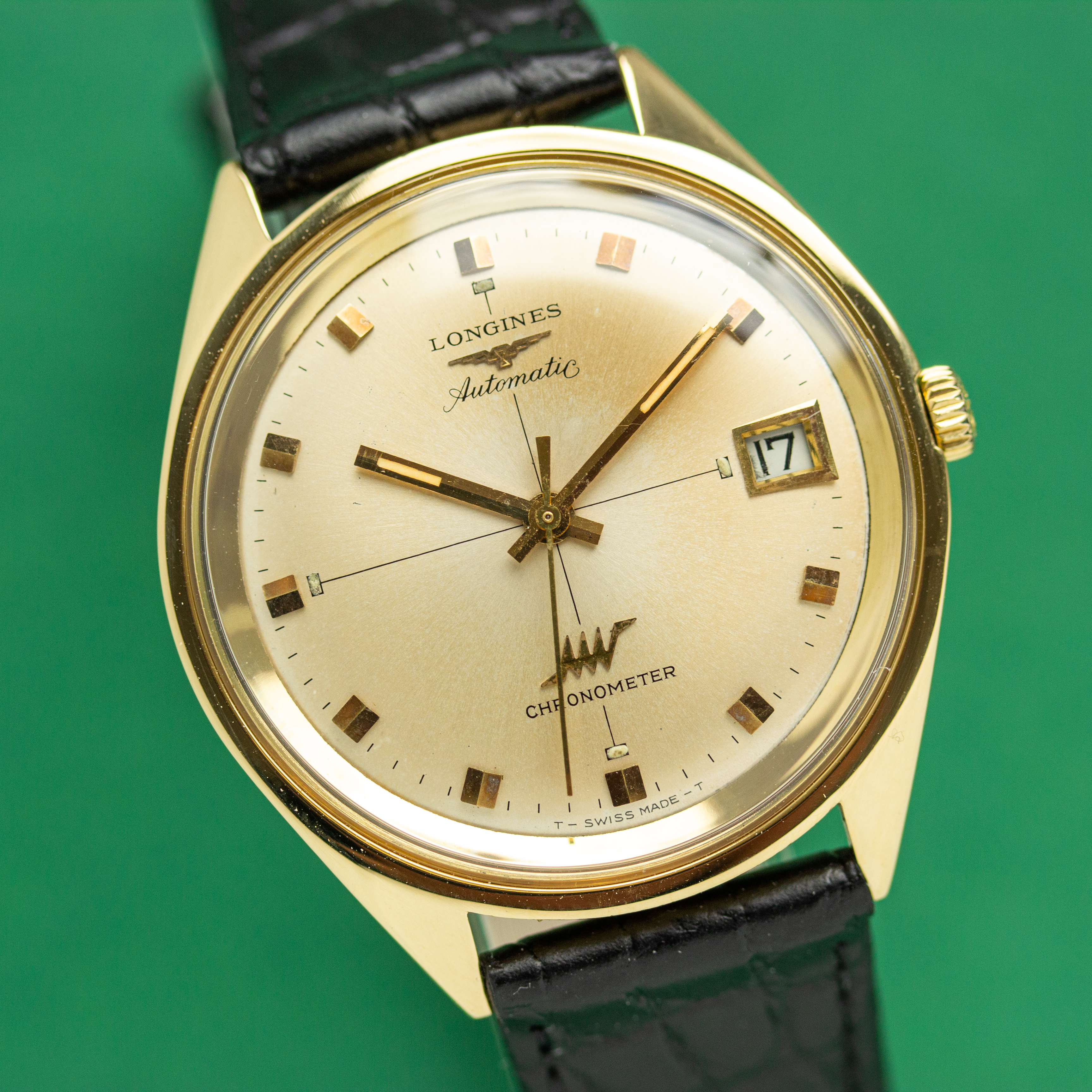 View of Longines Ultra Chron Chronometer réf 7950 Crosshair dial Solid Yellow Gold 18k
