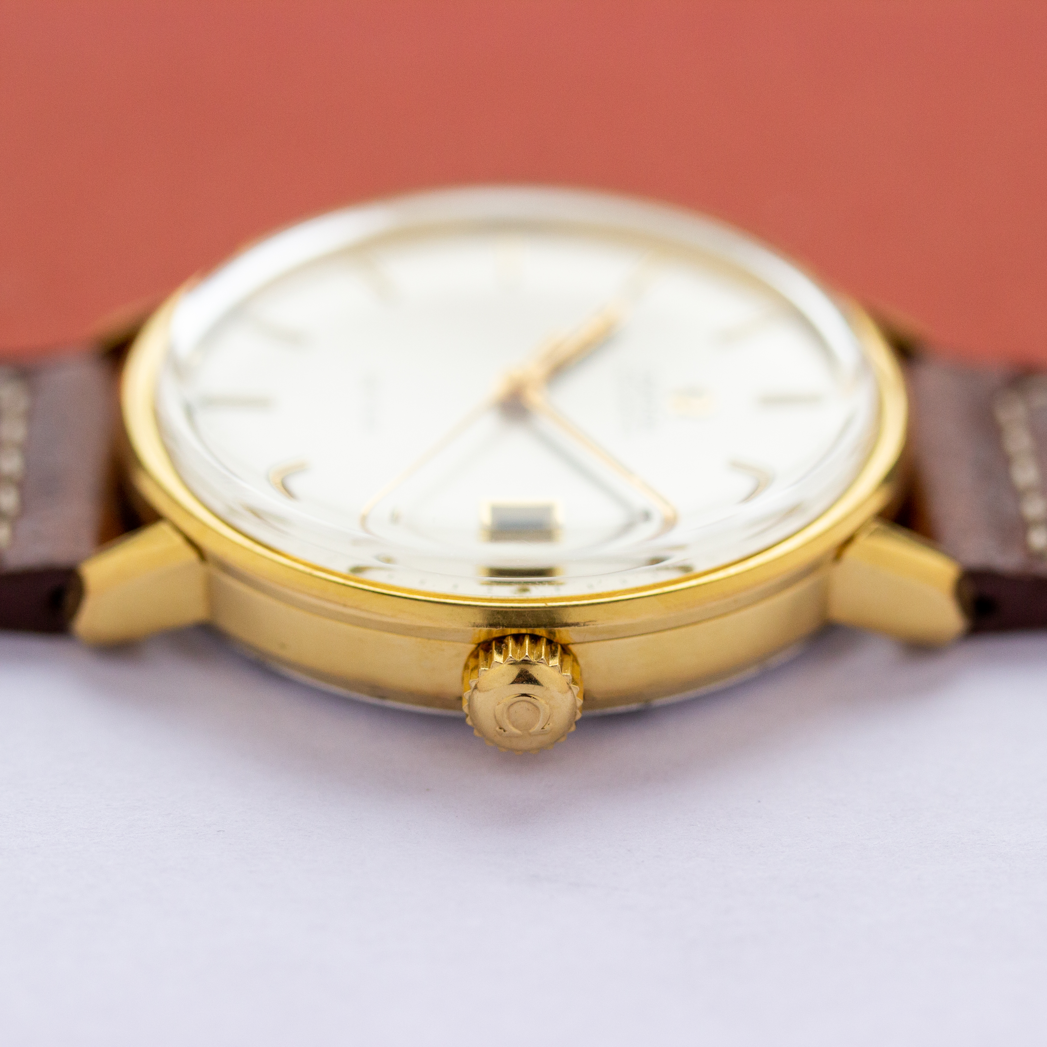 Vue de Omega De Ville Automatic Date réf 166.0066
