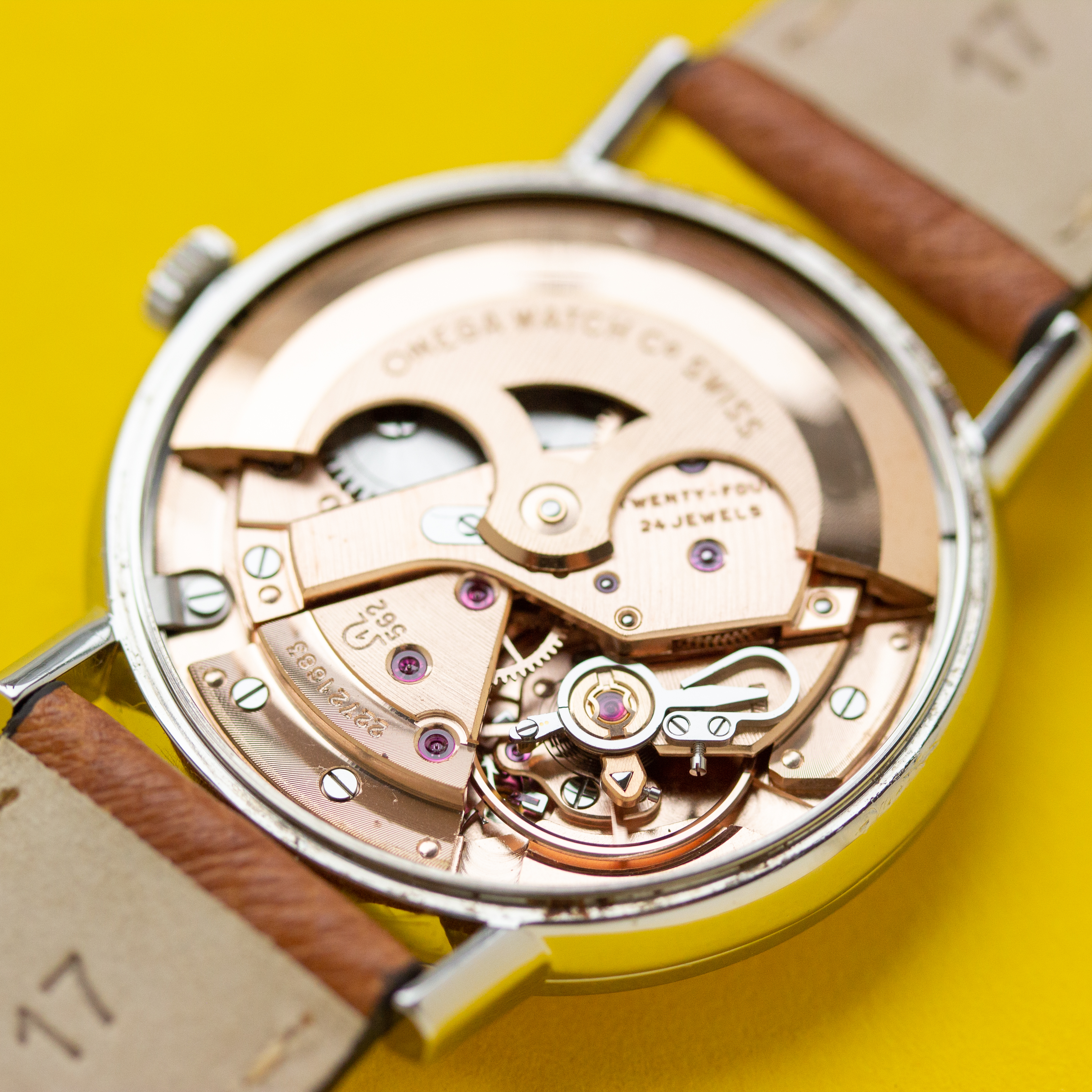 Vue de Omega Automatic Date Dress réf 162.009 From 1965