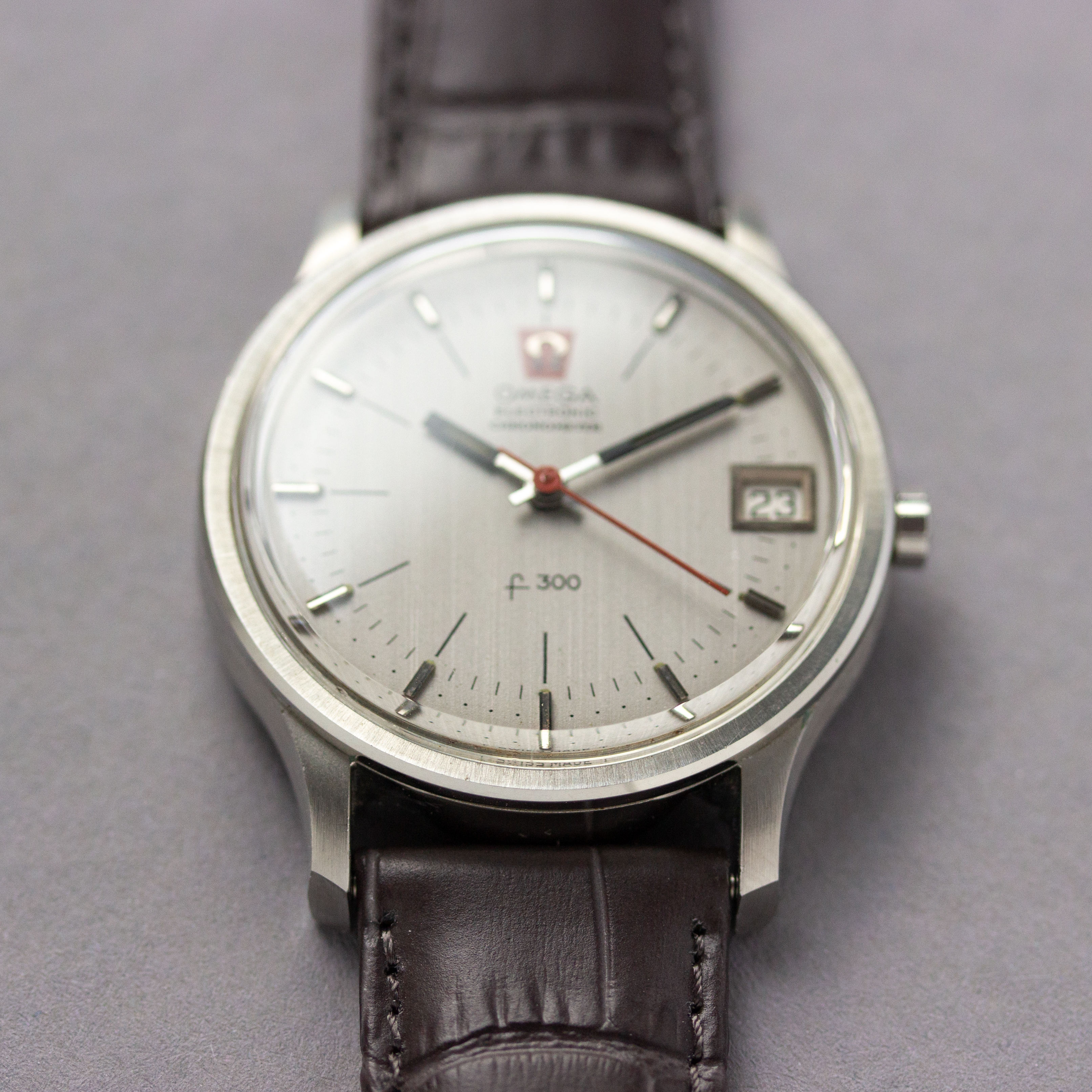 Zicht op Omega Constellation Electronic F300 NOS Ref 198.003 vanaf 1970