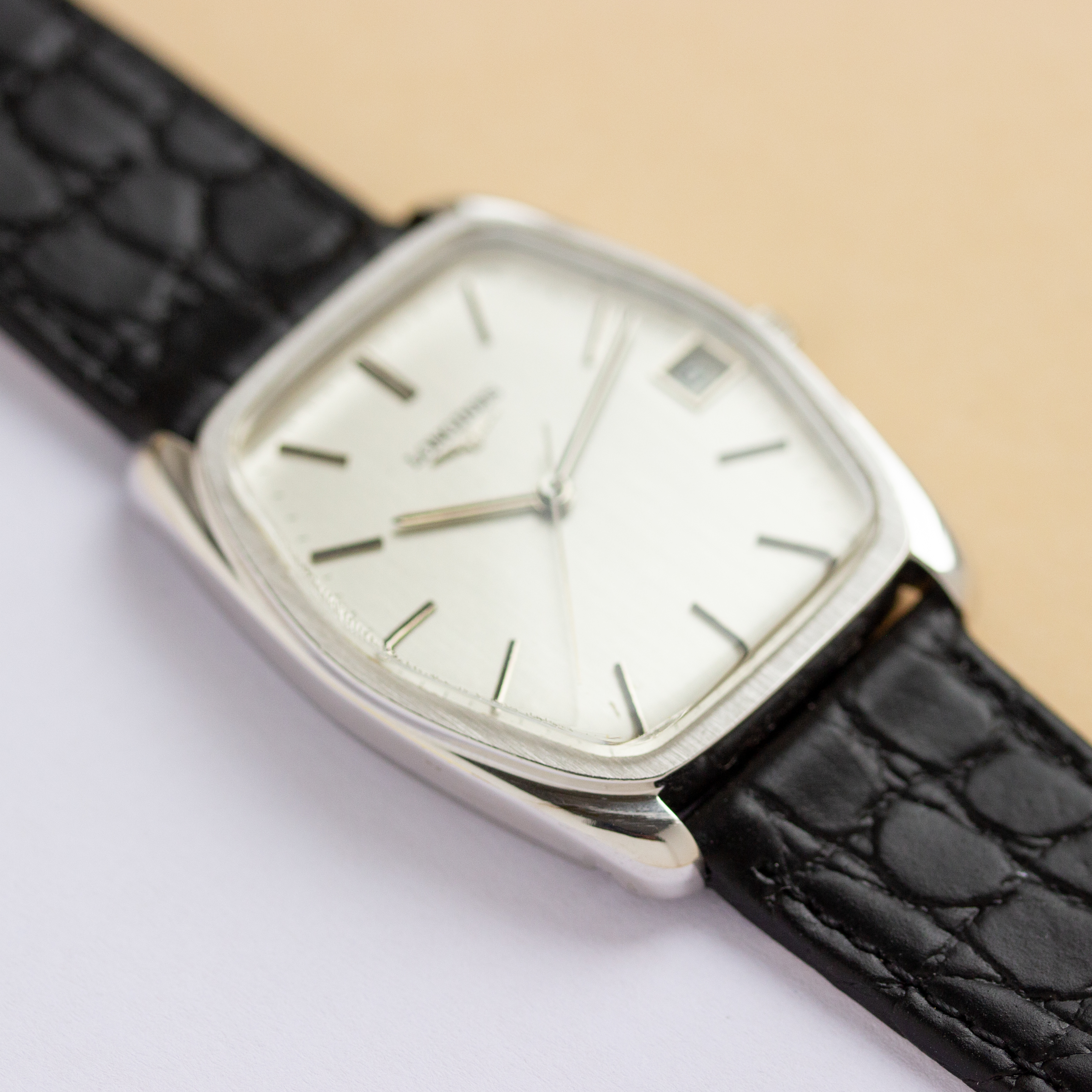 Zicht op Longines Hexagon Datum Dress Centre Seconds Ref 866 1062 2 cal 6952