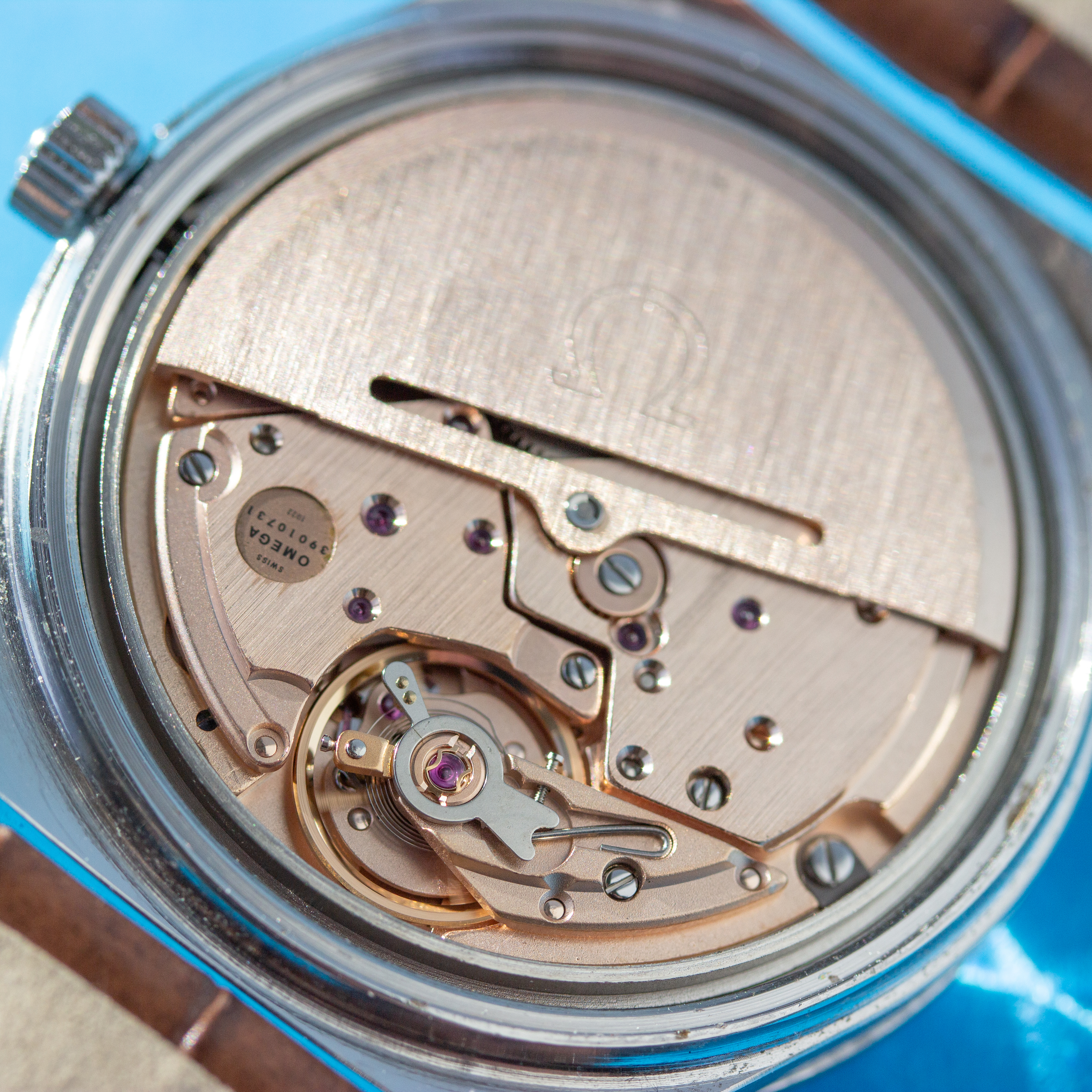Vue de Omega Genève Automatic Blue Day Date réf 166 0169