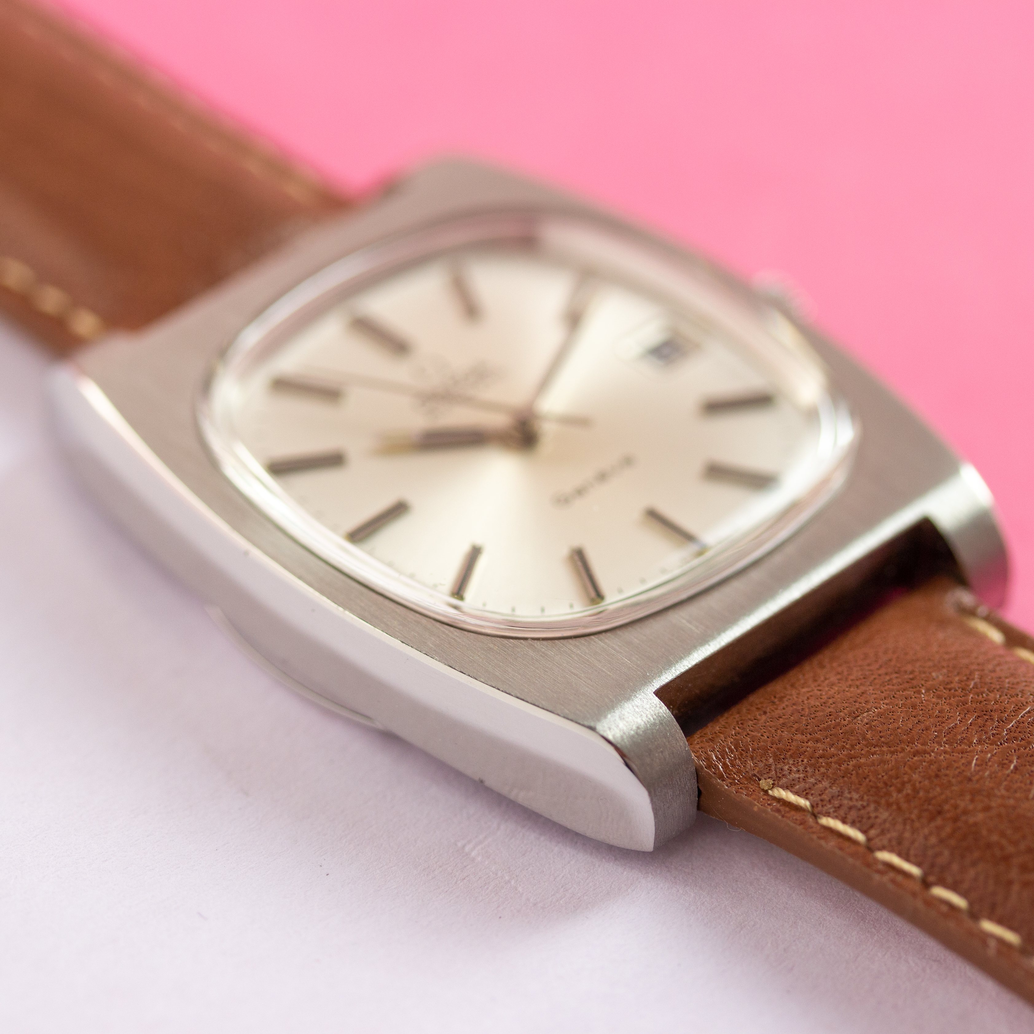 Vue de Omega Genève Automatic Date Square TV réf 166.0190 Year 1973