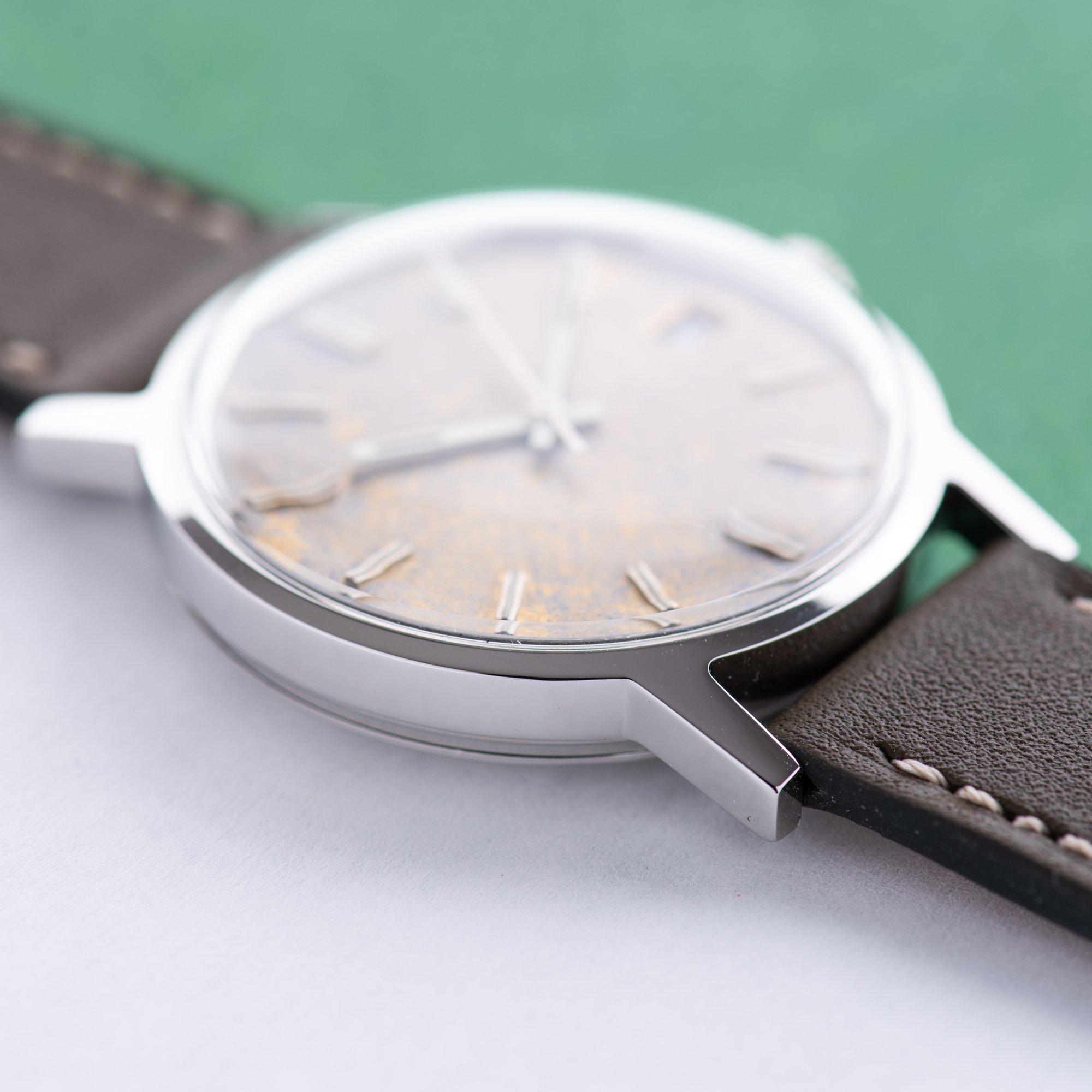 Vue de Omega Genève Automatic Date Blue Patina from 1973 Réf 166.0163