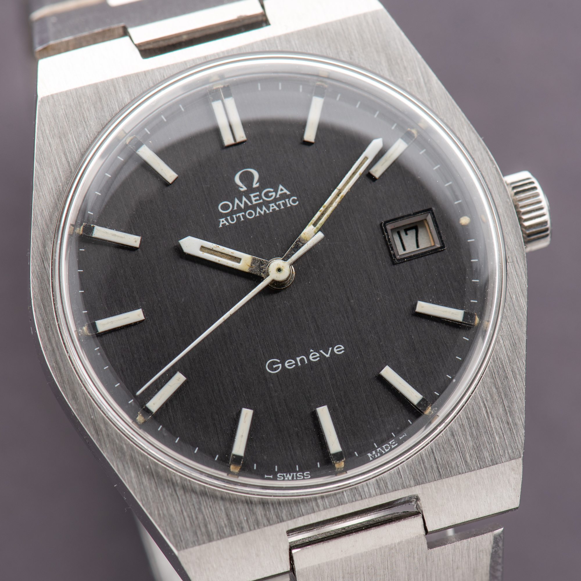 View of Omega Genève Automatic Date Grey Dial from 1972 Ref 166.099