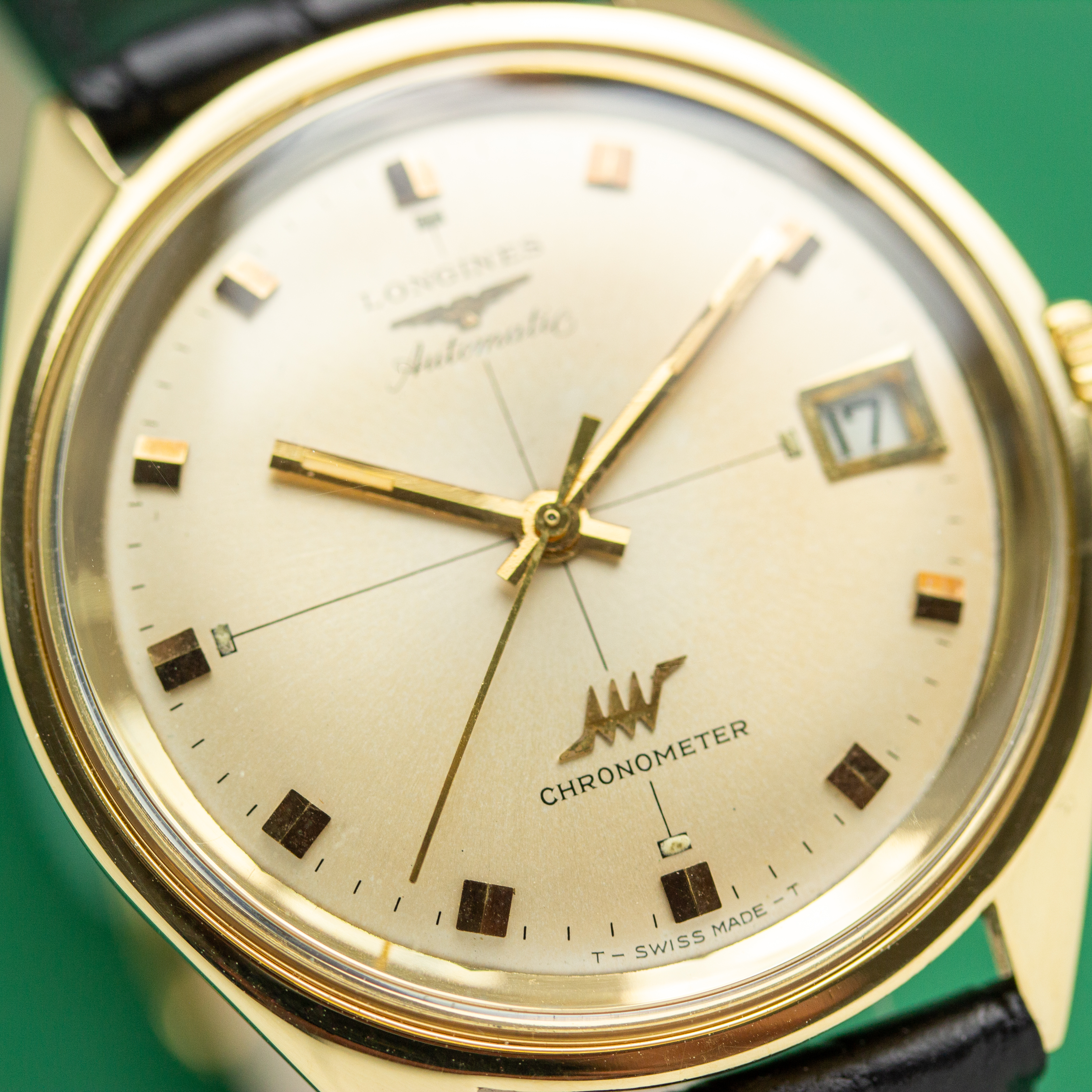 View of Longines Ultra Chron Chronometer réf 7950 Crosshair dial Solid Yellow Gold 18k