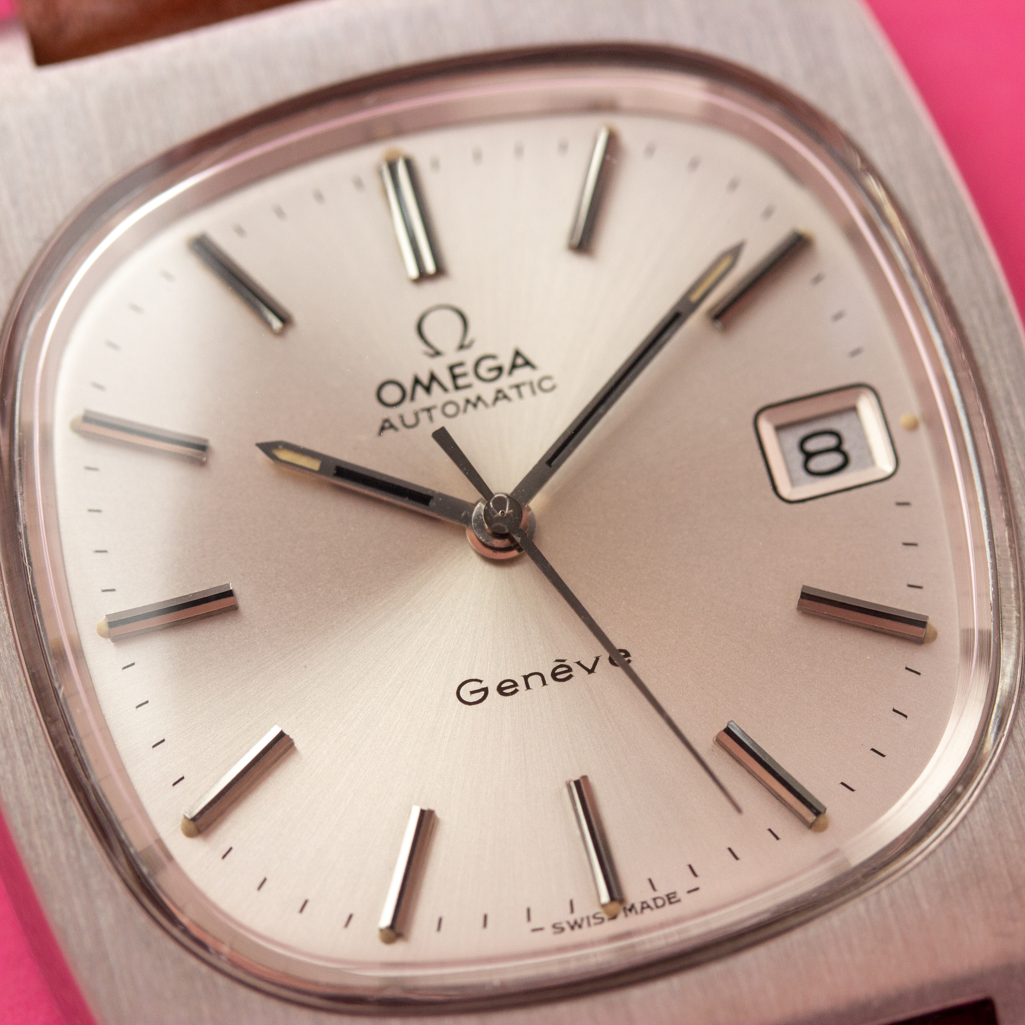 Vue de Omega Genève Automatic Date Square TV réf 166.0190 Year 1973