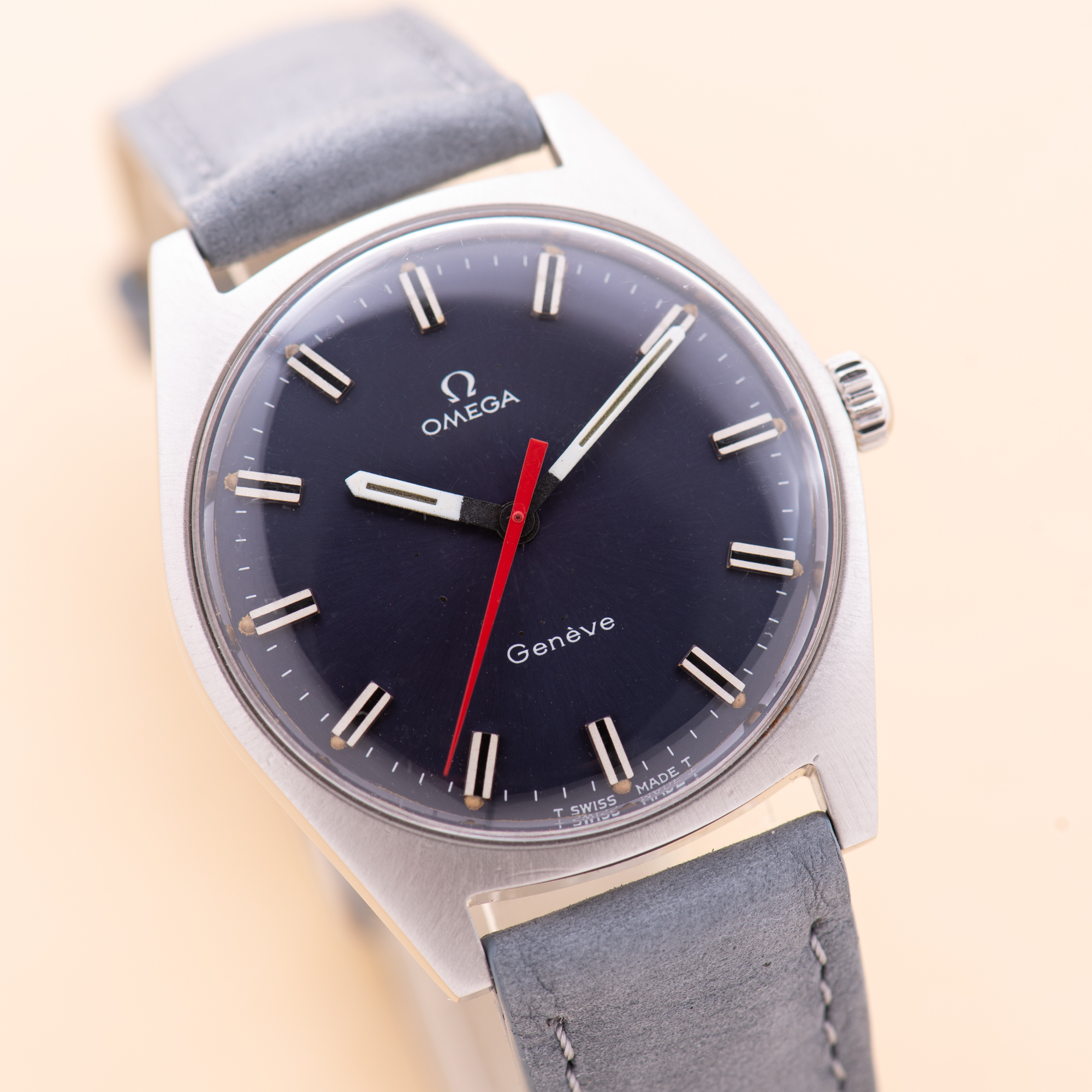Zicht op Omega Genève blue dial Ultraman’ Réf 135.041