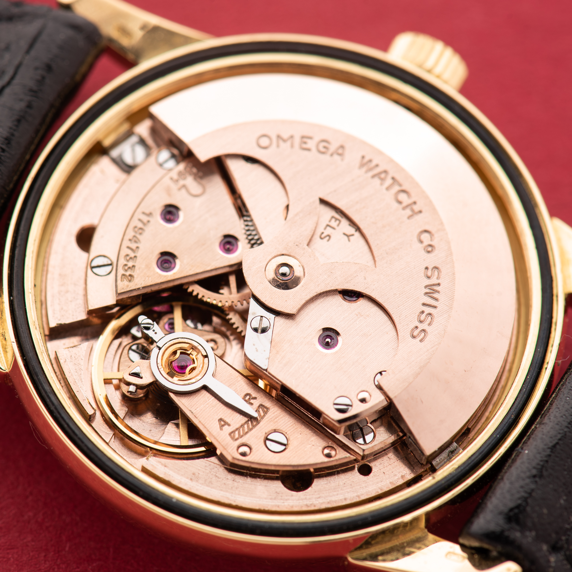 Vue de Omega Seamaster Automatic 18K Yellow Gold Onyx Index from 1959 Réf 14704