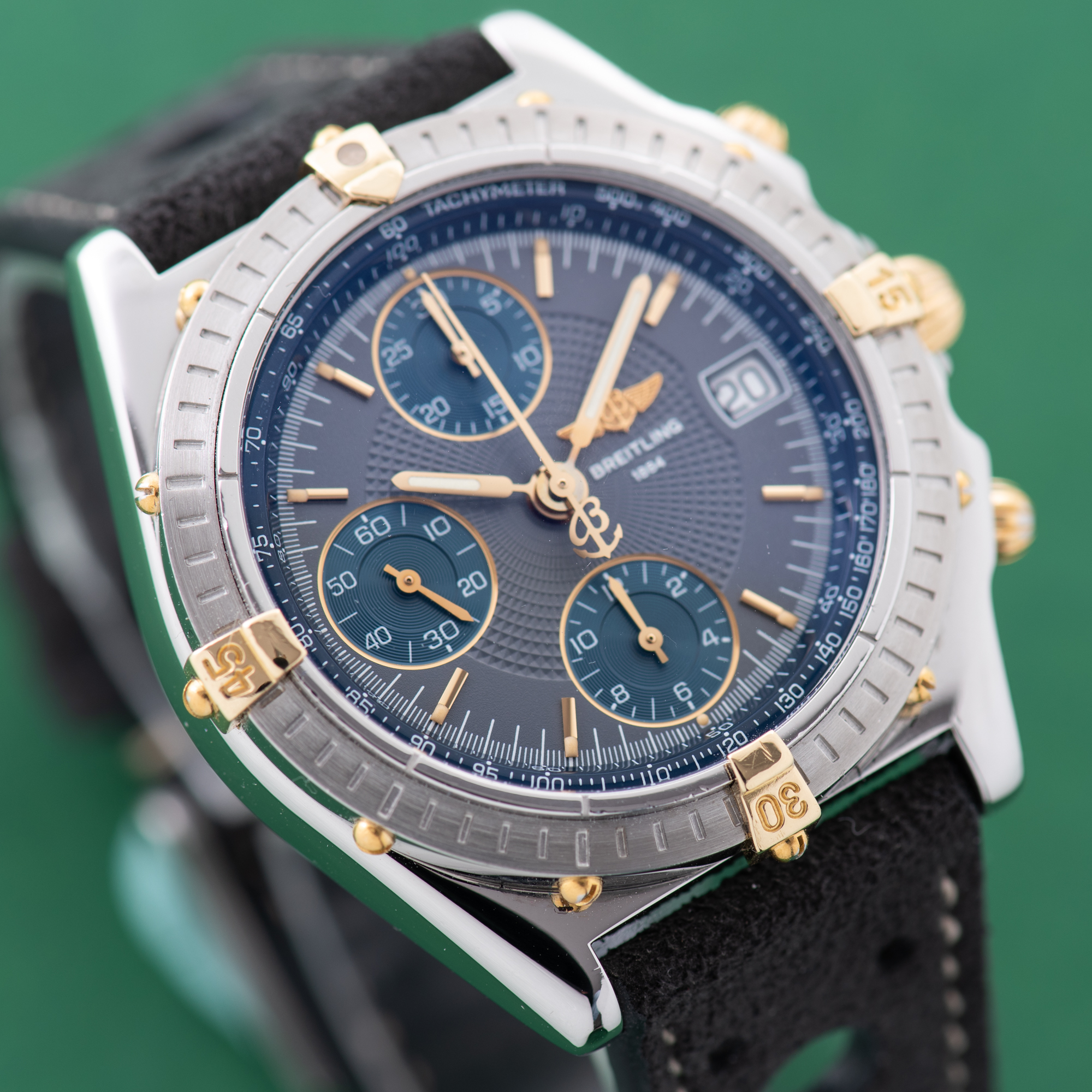 Zicht op Breitling Chronomat Gold/Staal Chronograph Grey / Blue dial Ref 13050.1