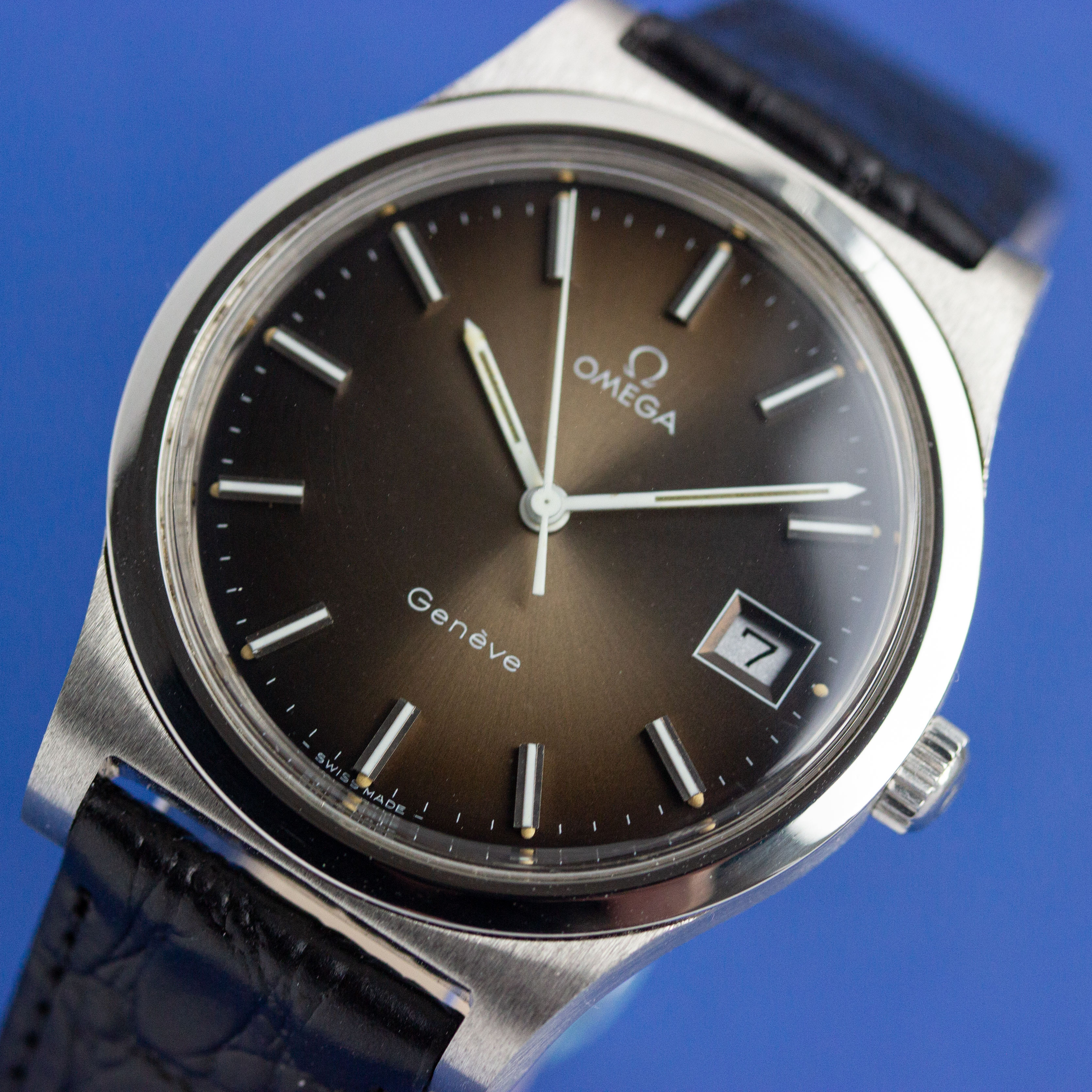 View of Omega Genève Date Vignette Brown Réf 136.0102