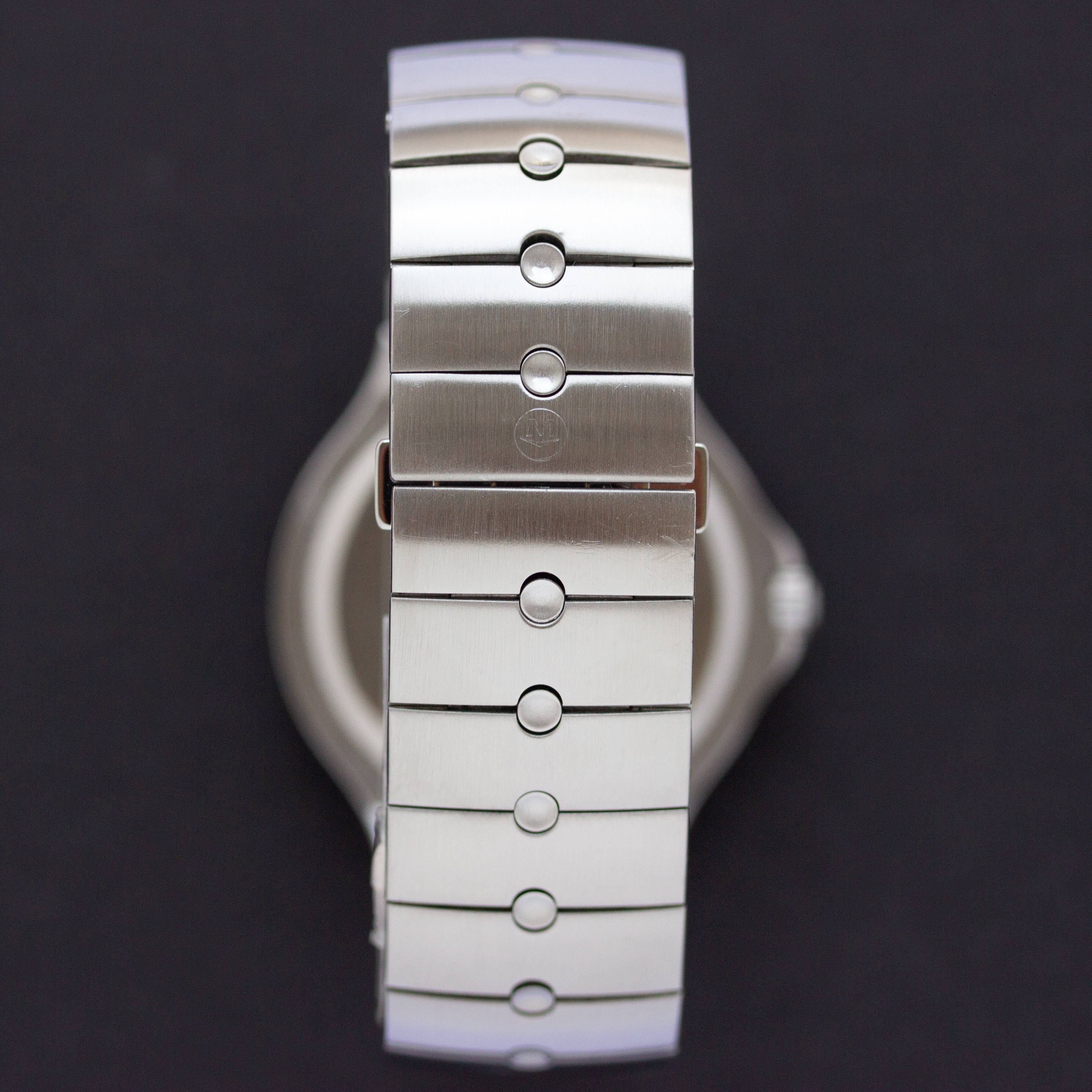 Zicht op Movado Sports Edition SE Black Mirror Museum dial