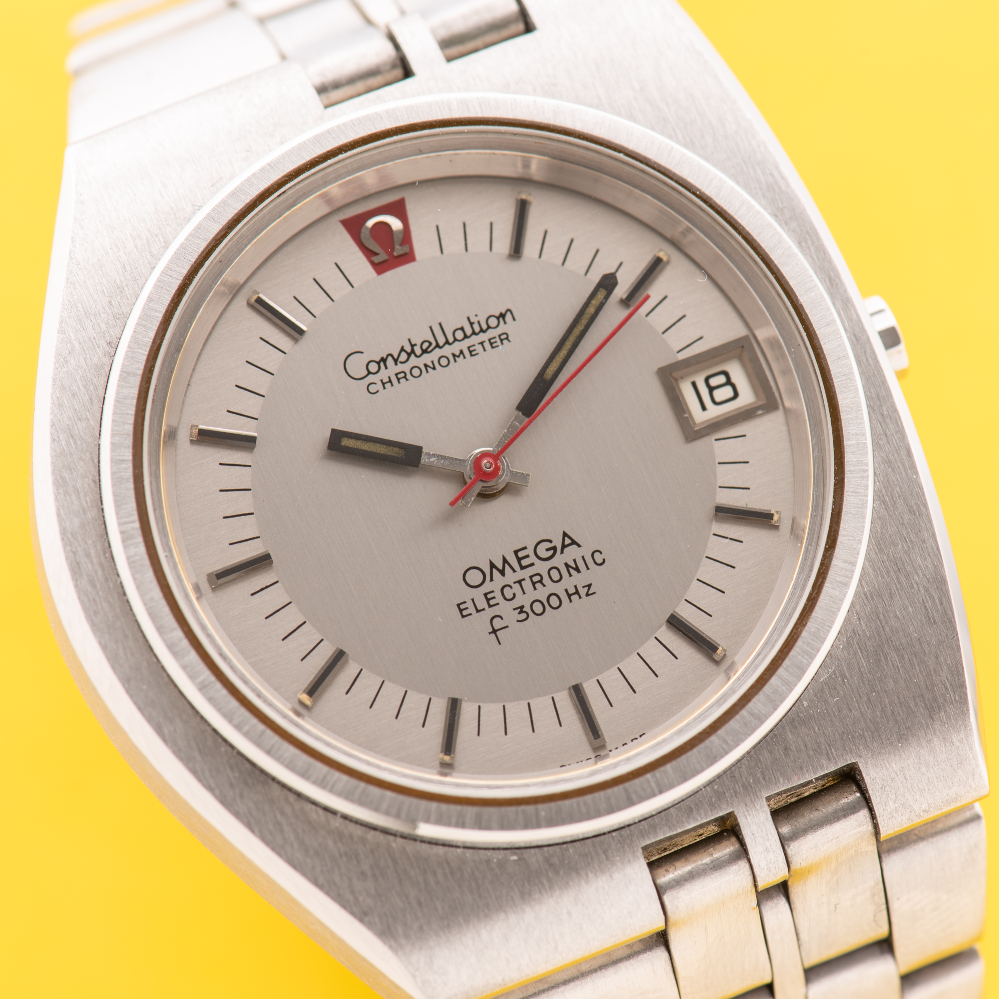 Zicht op Omega Constellation Electronic F300Hz D Shape from 1970 Ref 198.004