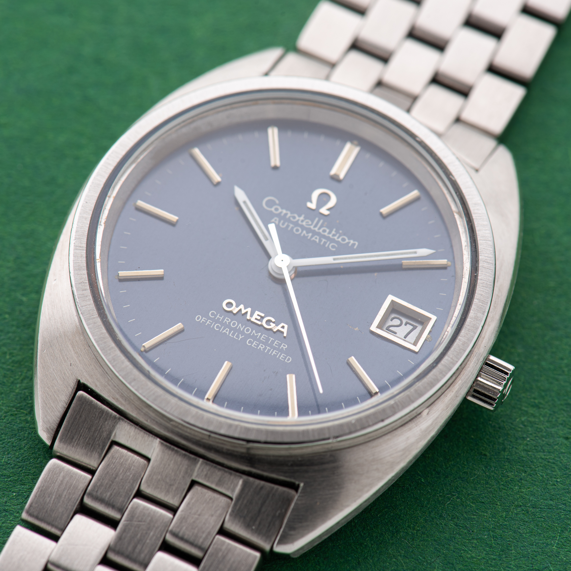 Zicht op Omega Constellation C Shape Japan Market JDM Blue Dial vanaf 1971 Ref 168.0056