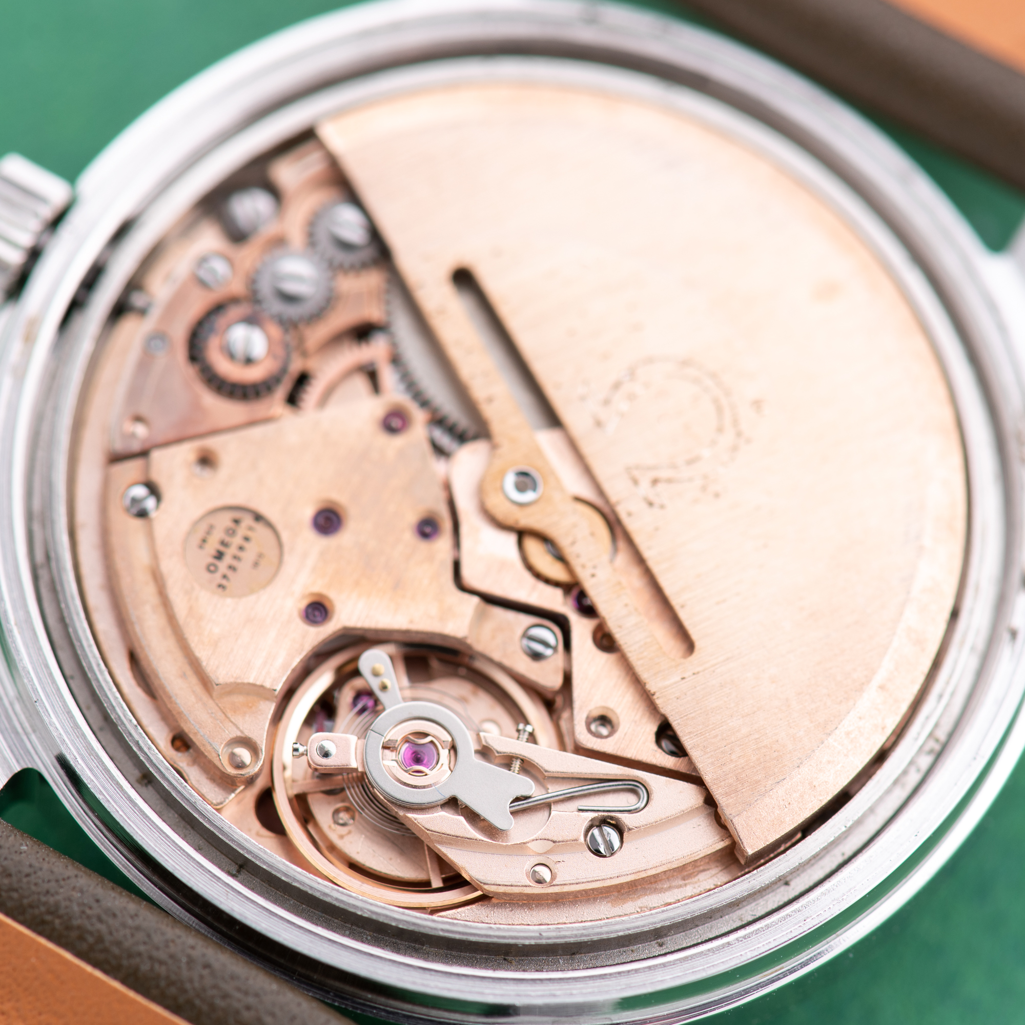 Vue de Omega Genève Automatic Date Blue Patina from 1973 Réf 166.0163
