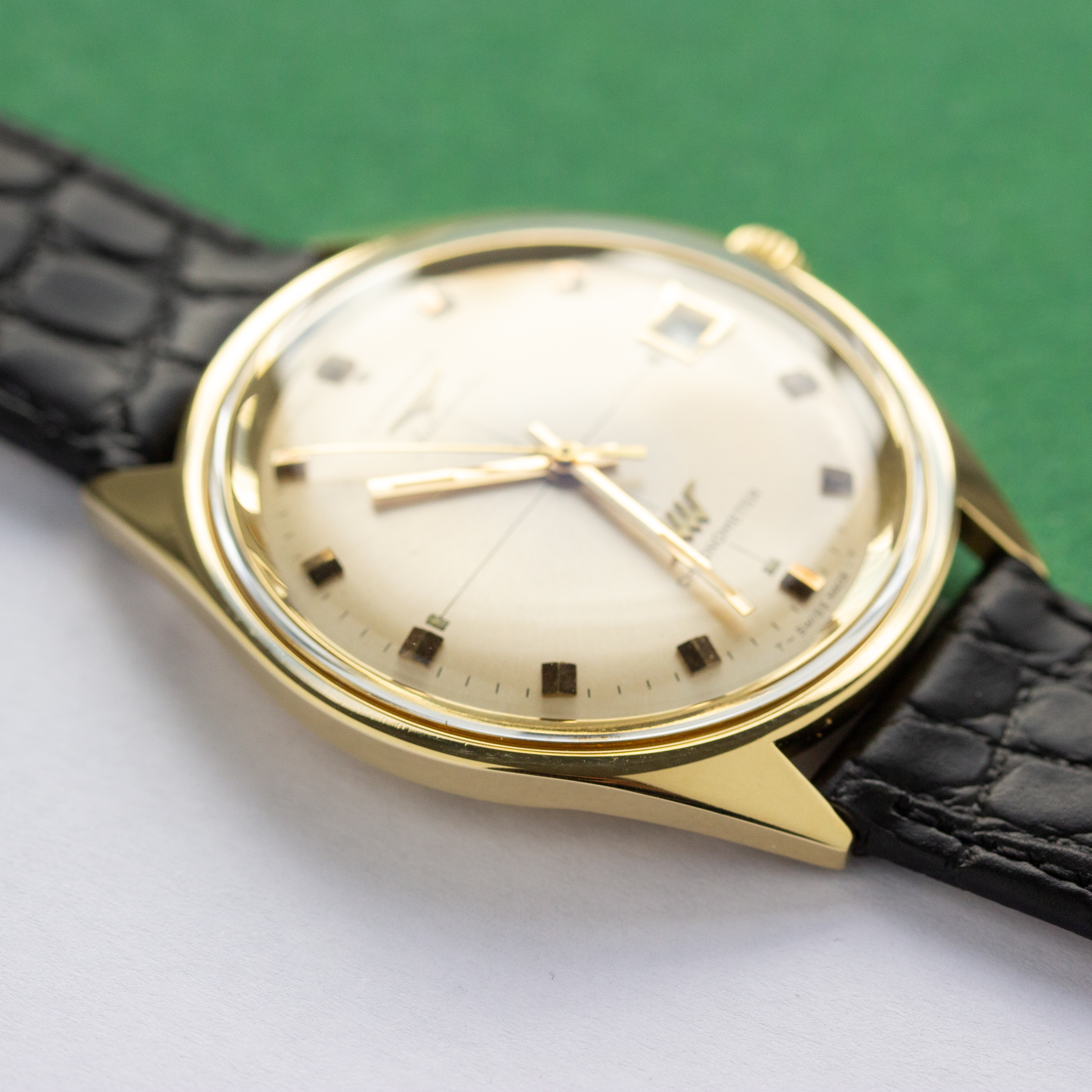 View of Longines Ultra Chron Chronometer réf 7950 Crosshair dial Solid Yellow Gold 18k