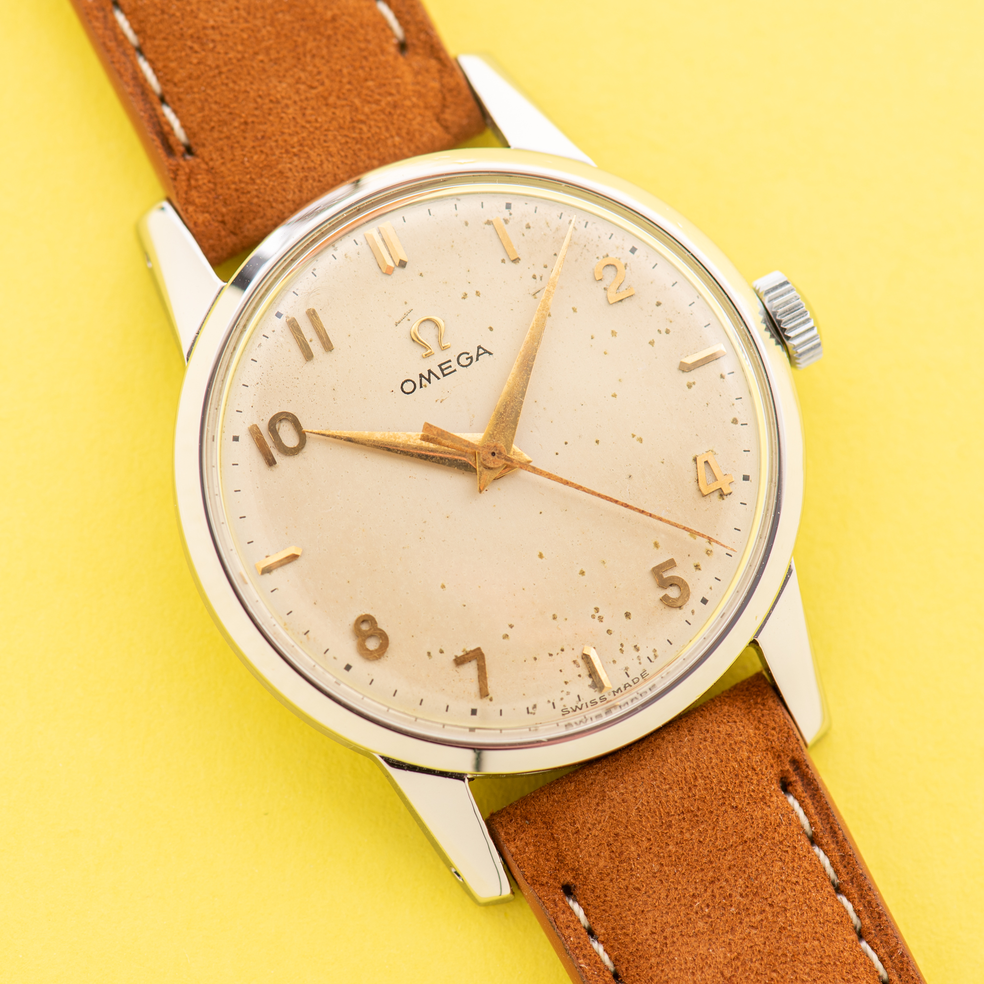 Vue de Omega Dress Watch Centre Seconds Arabic Dial from 1953 réf 2496