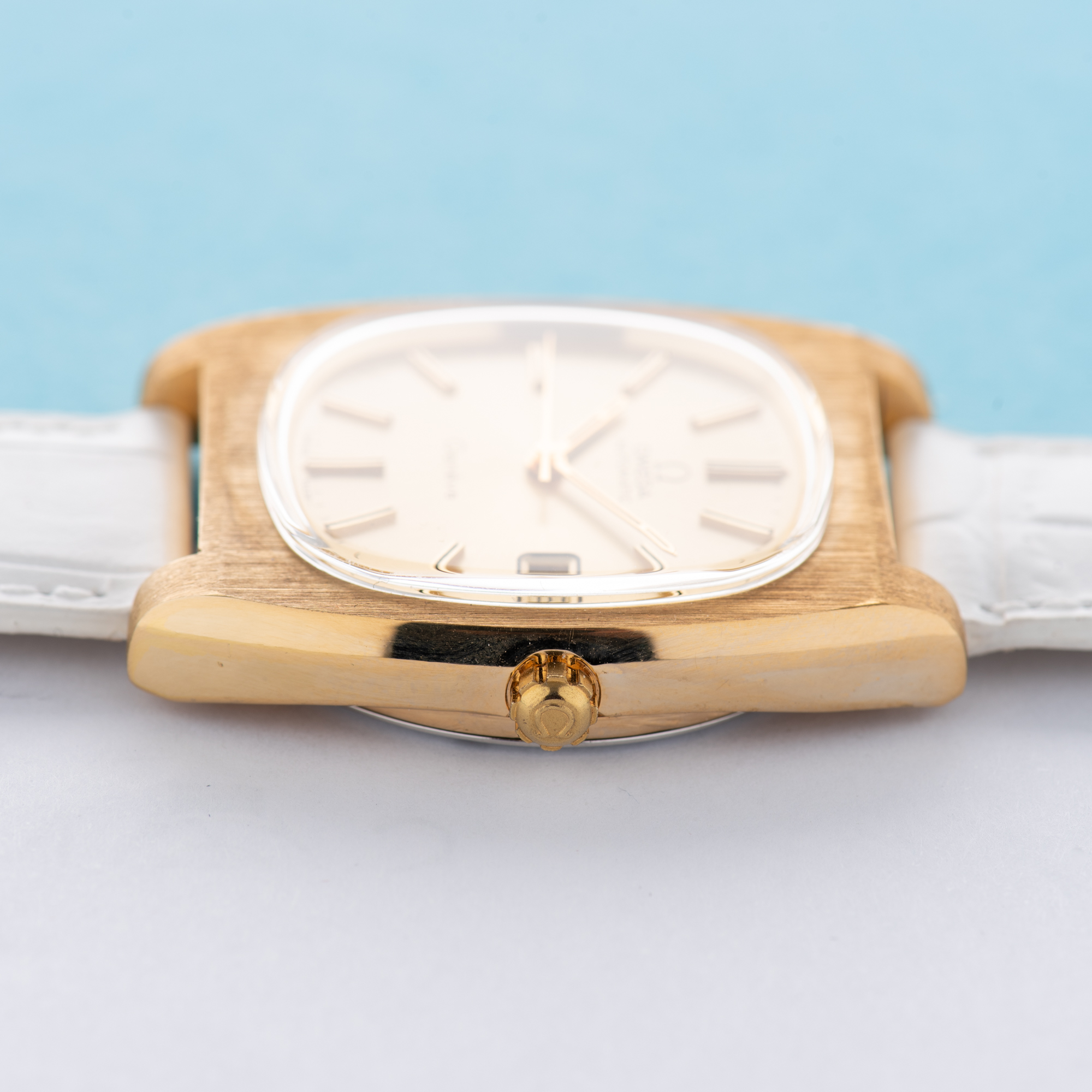 Vue de Omega Genève Automatic Date Champagne TV Case From 1973 Réf 166.0190