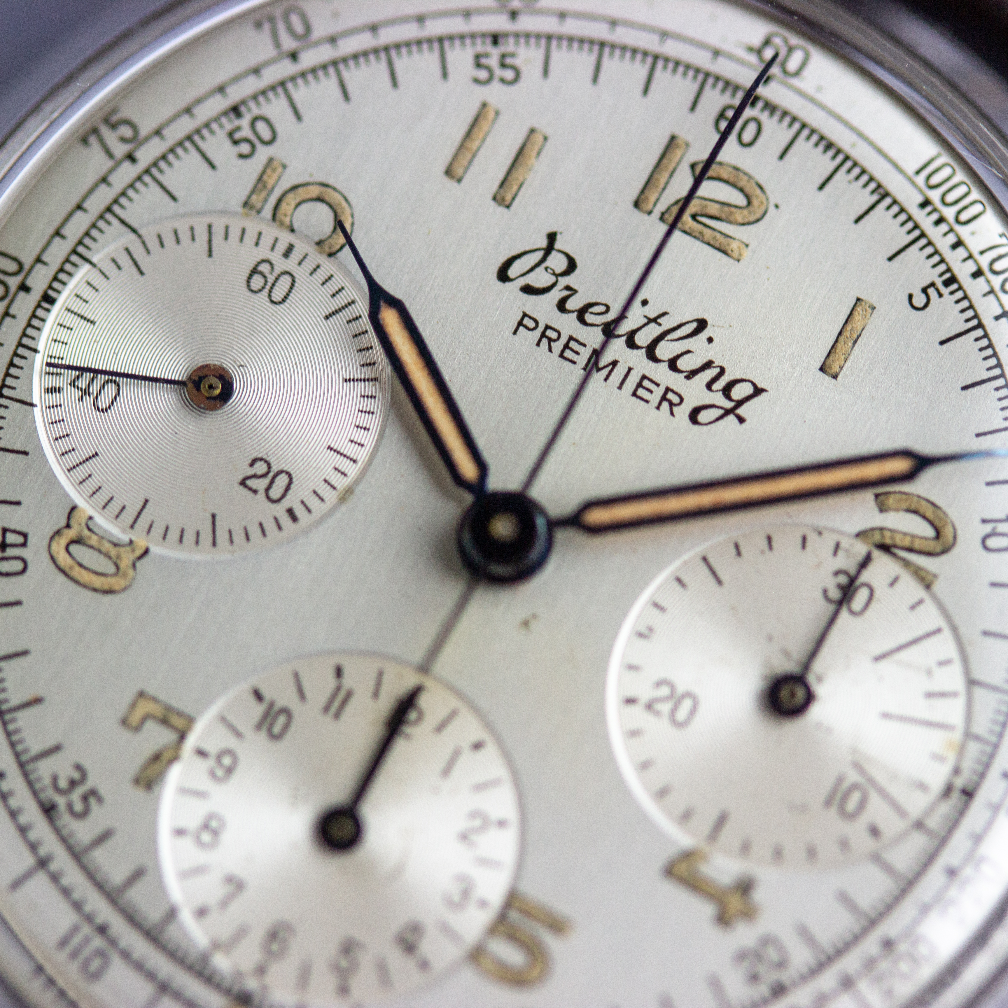Vue de Breitling Premier Chronograph réf 787