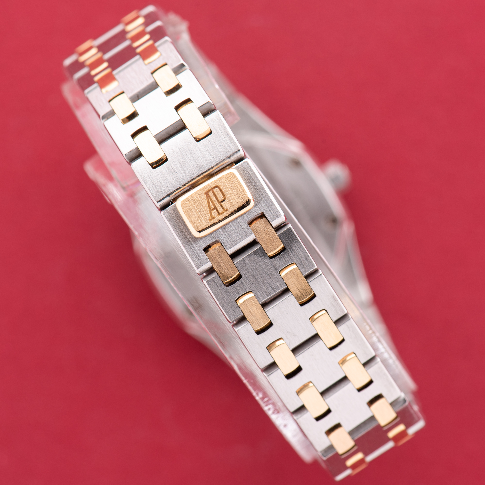 Vue de Audemars Piguet Royal Oak Lady Date 26 Gold / Steel circa 1992 Réf 66270SA