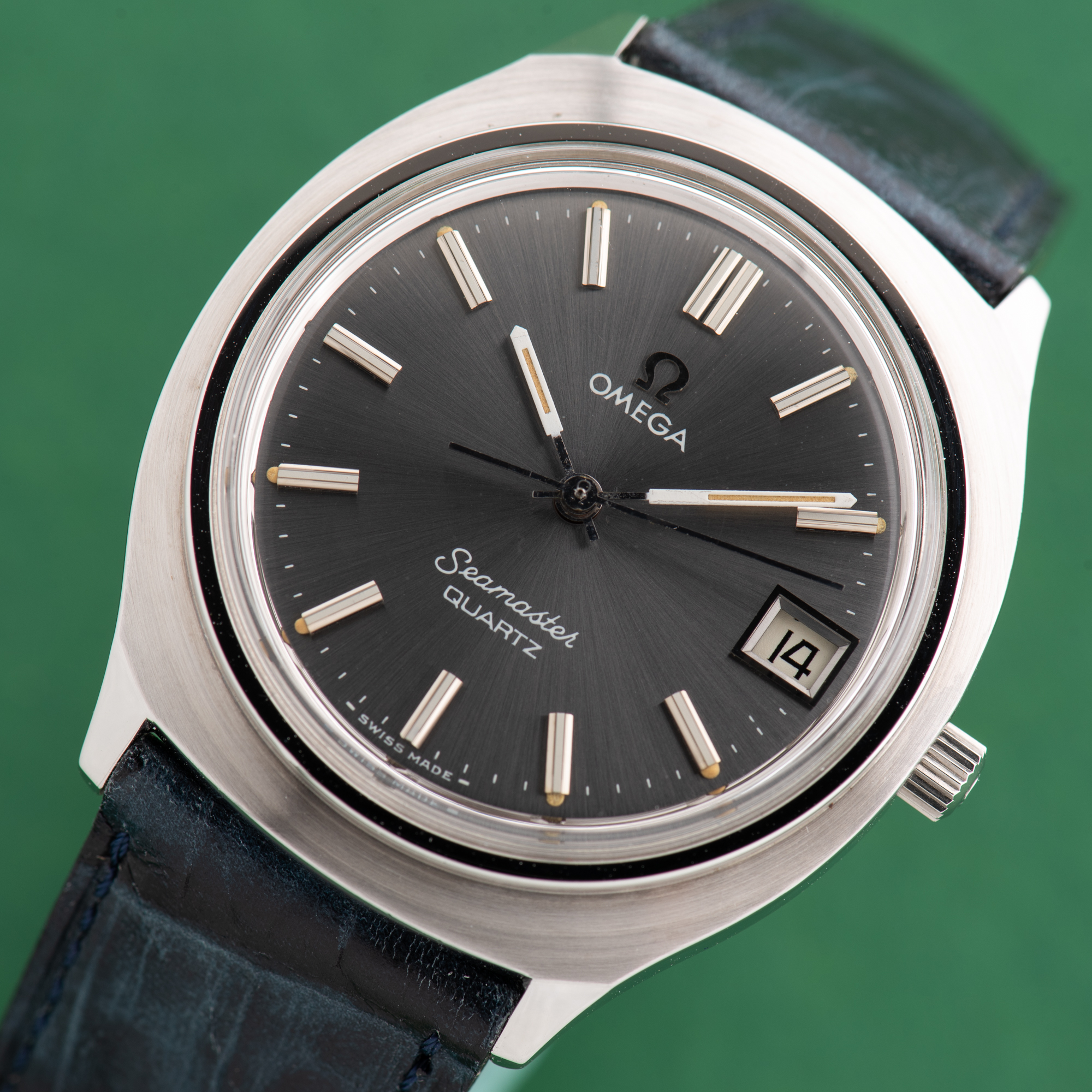 Vue de Omega Seamaster Quartz Date Grey Dial Réf 196.0072