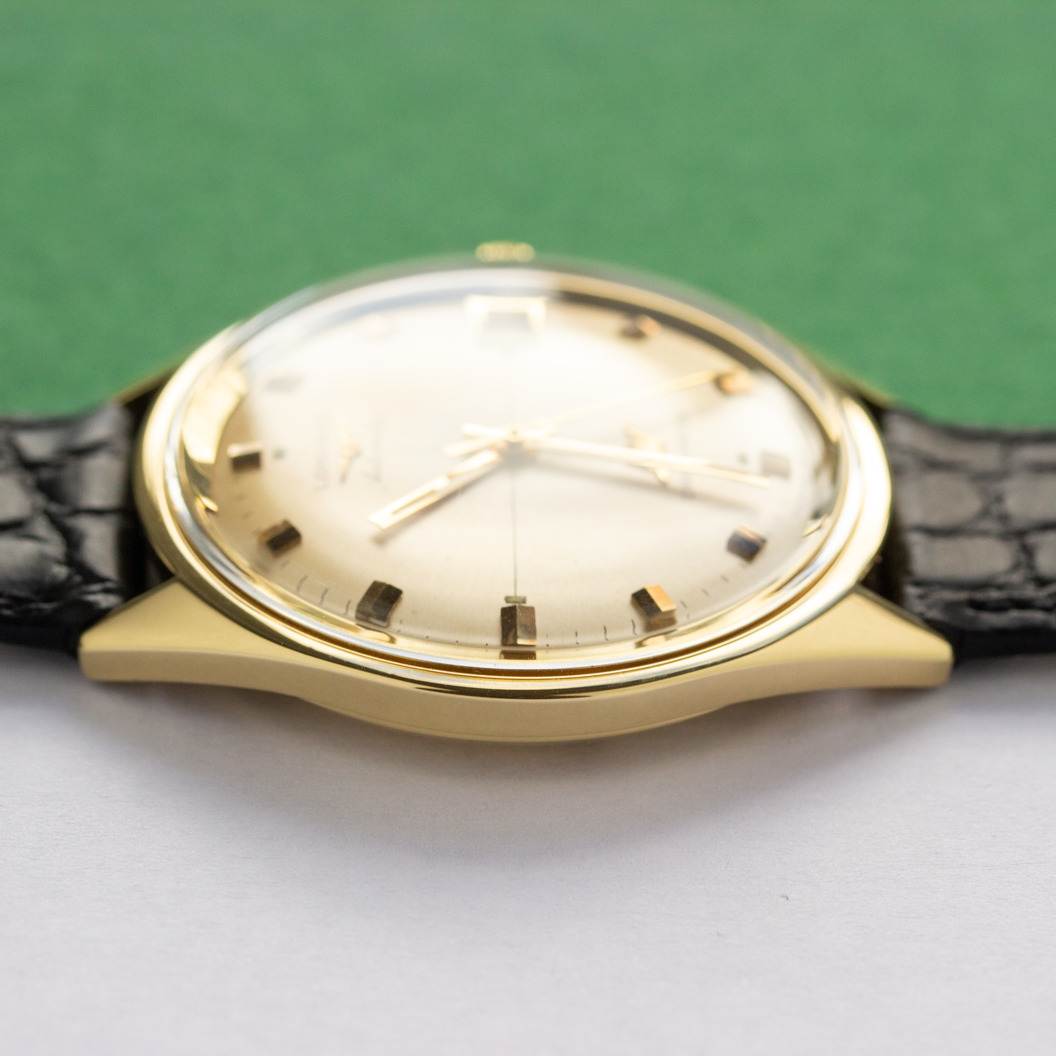 View of Longines Ultra Chron Chronometer réf 7950 Crosshair dial Solid Yellow Gold 18k