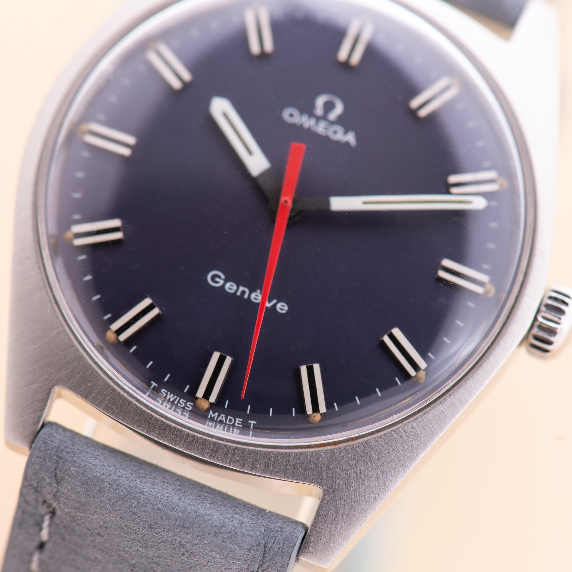 Zicht op Omega Genève blue dial Ultraman’ Réf 135.041