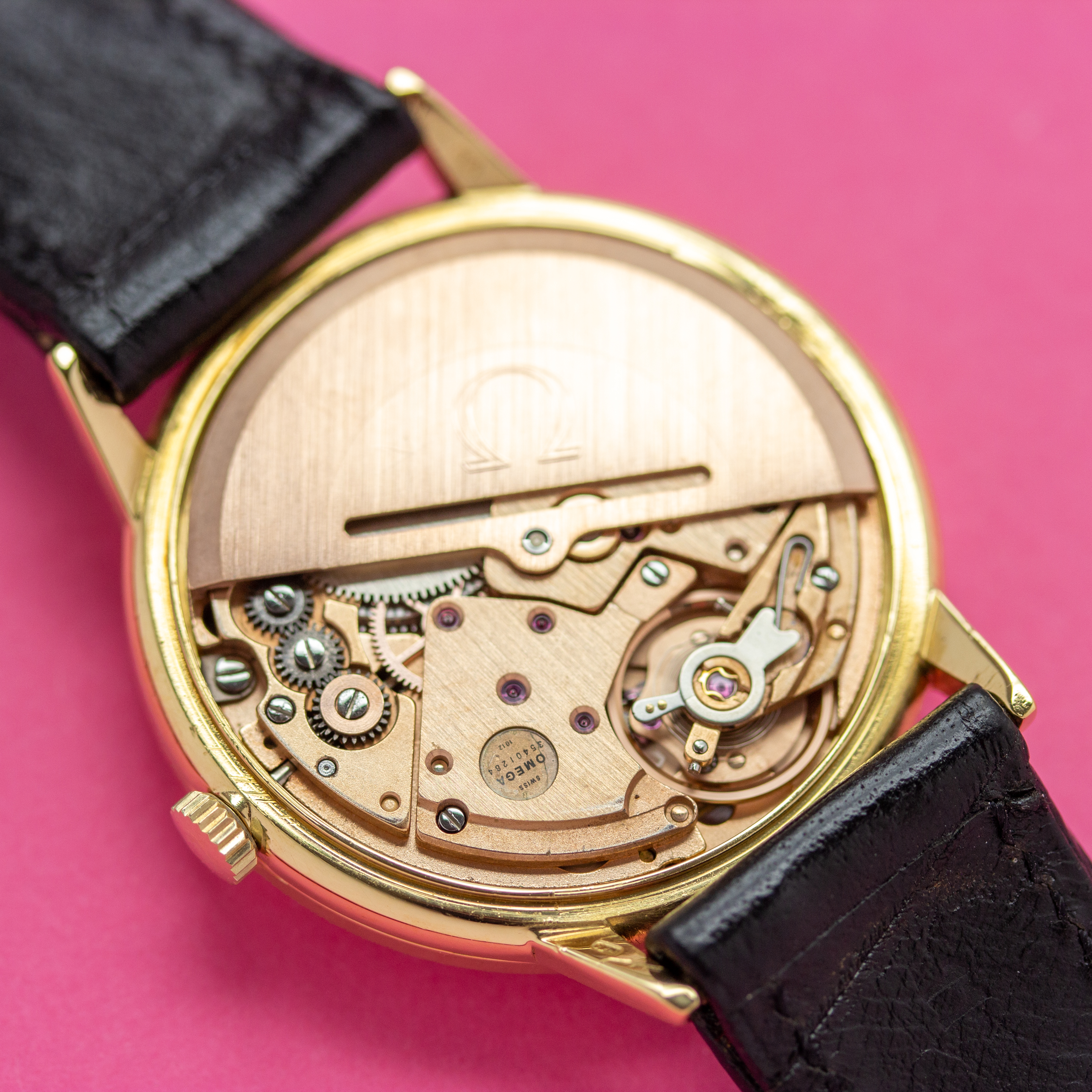 Vue de Omega Genève Automatic Or 18K réf 162.057