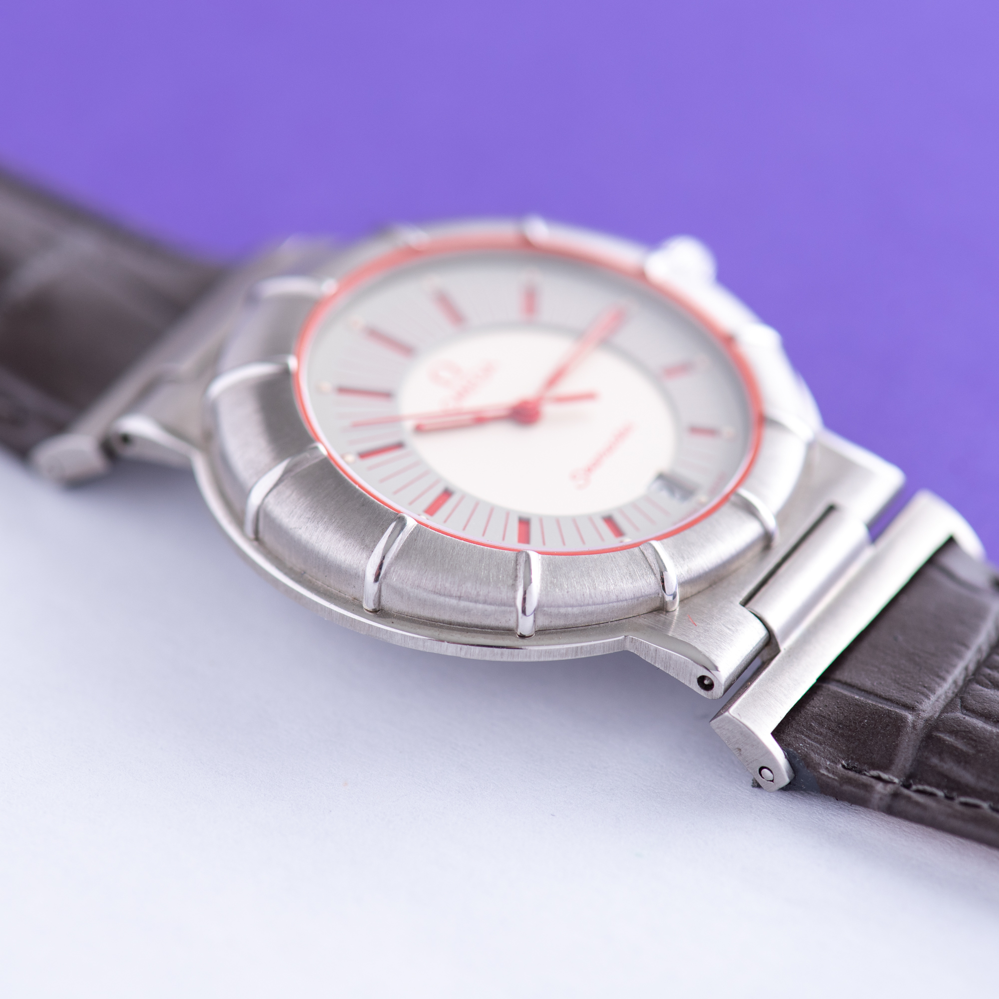 Vue de Omega Seamaster Dynamic II "Spider Case" Red NOS