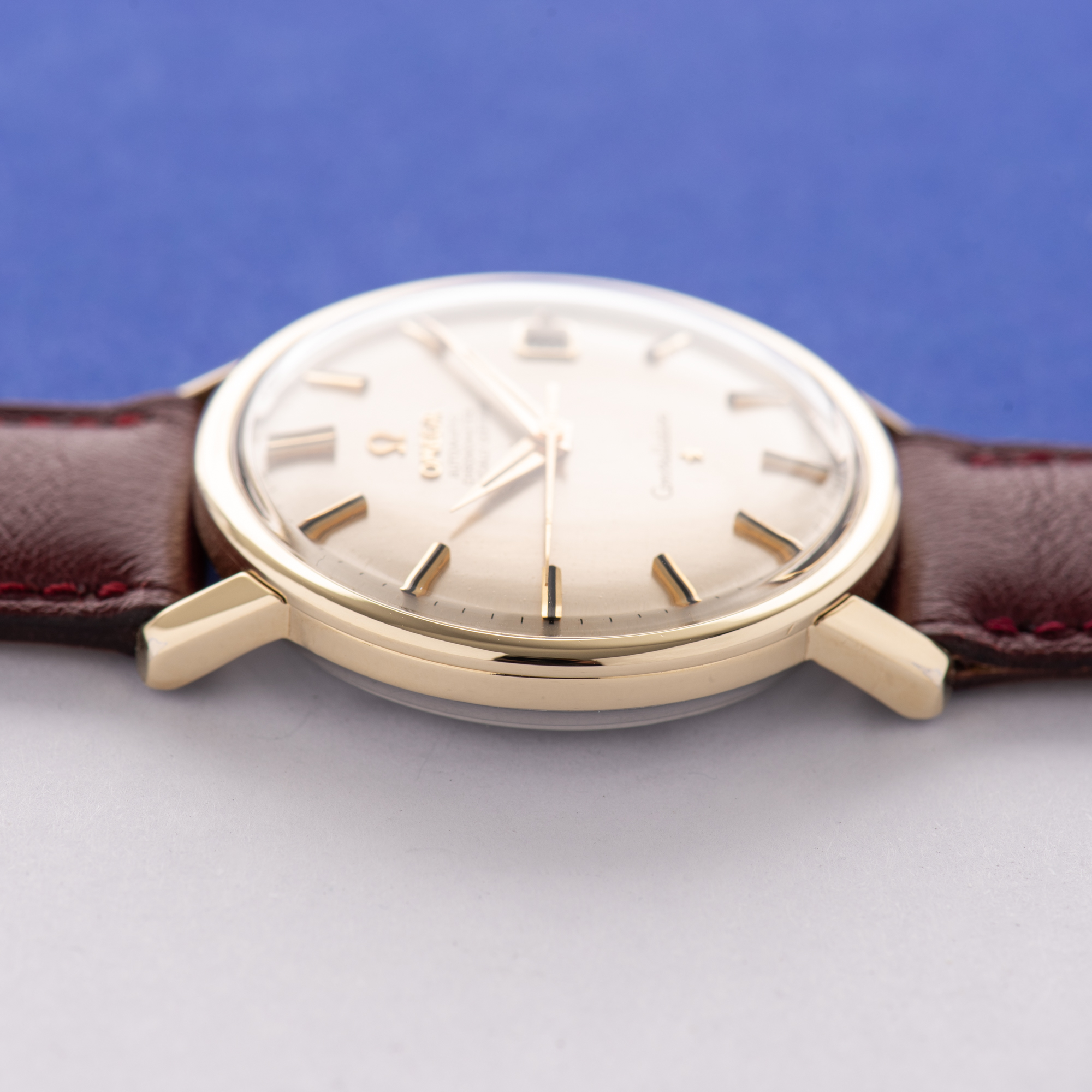 Zicht op Omega Constellation Automatic Hidden Crown from 1966 Réf 168.010