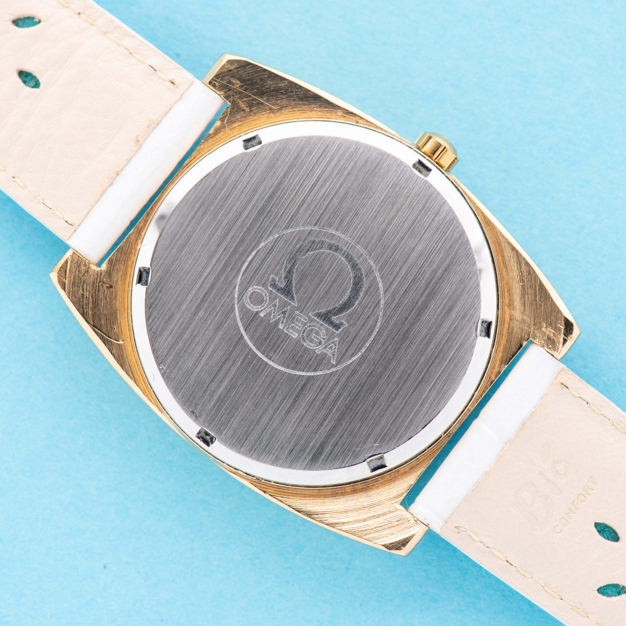 Vue de Omega Genève Automatic Date Champagne TV Case From 1973 Réf 166.0190