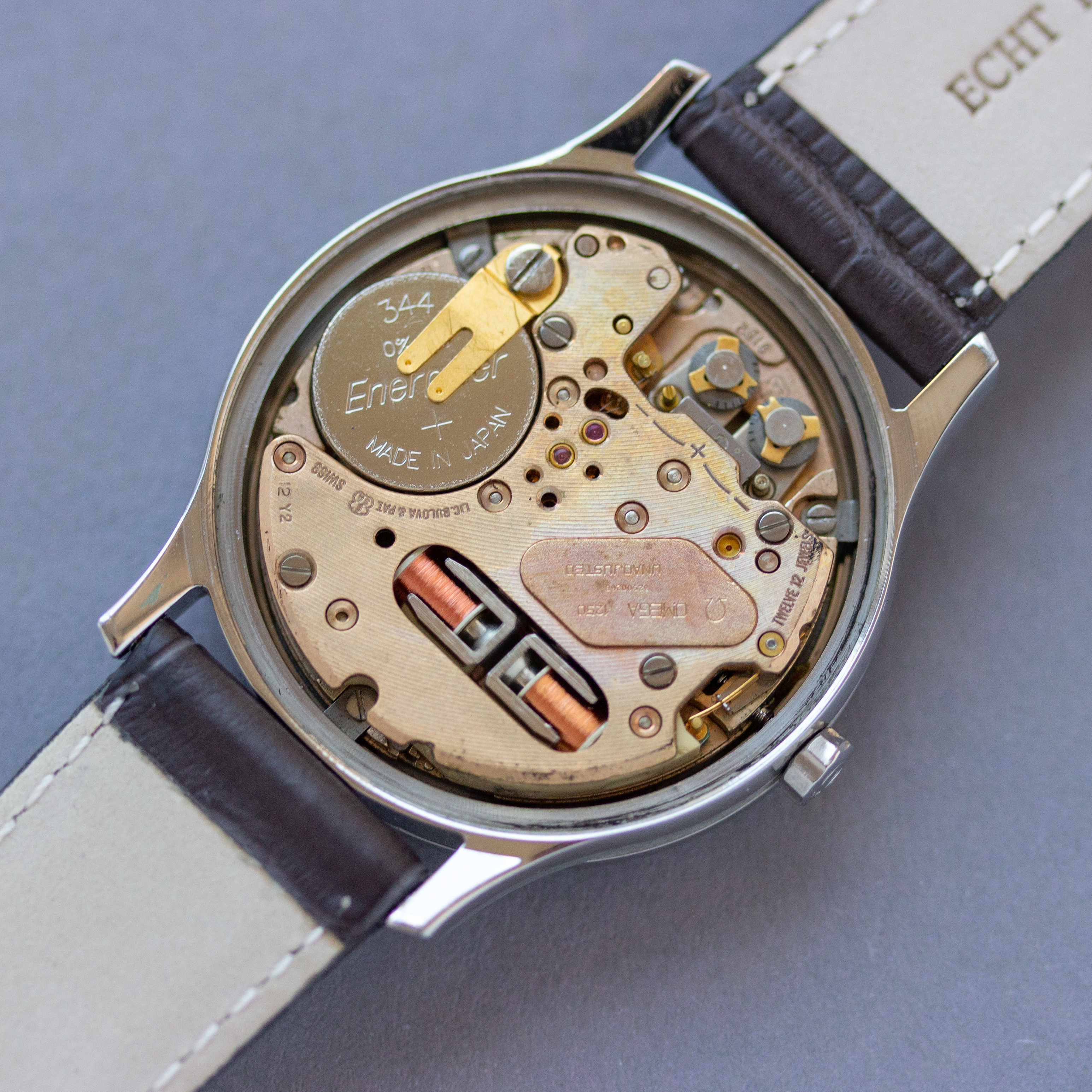 Zicht op Omega Constellation Electronic F300 NOS Ref 198.003 vanaf 1970